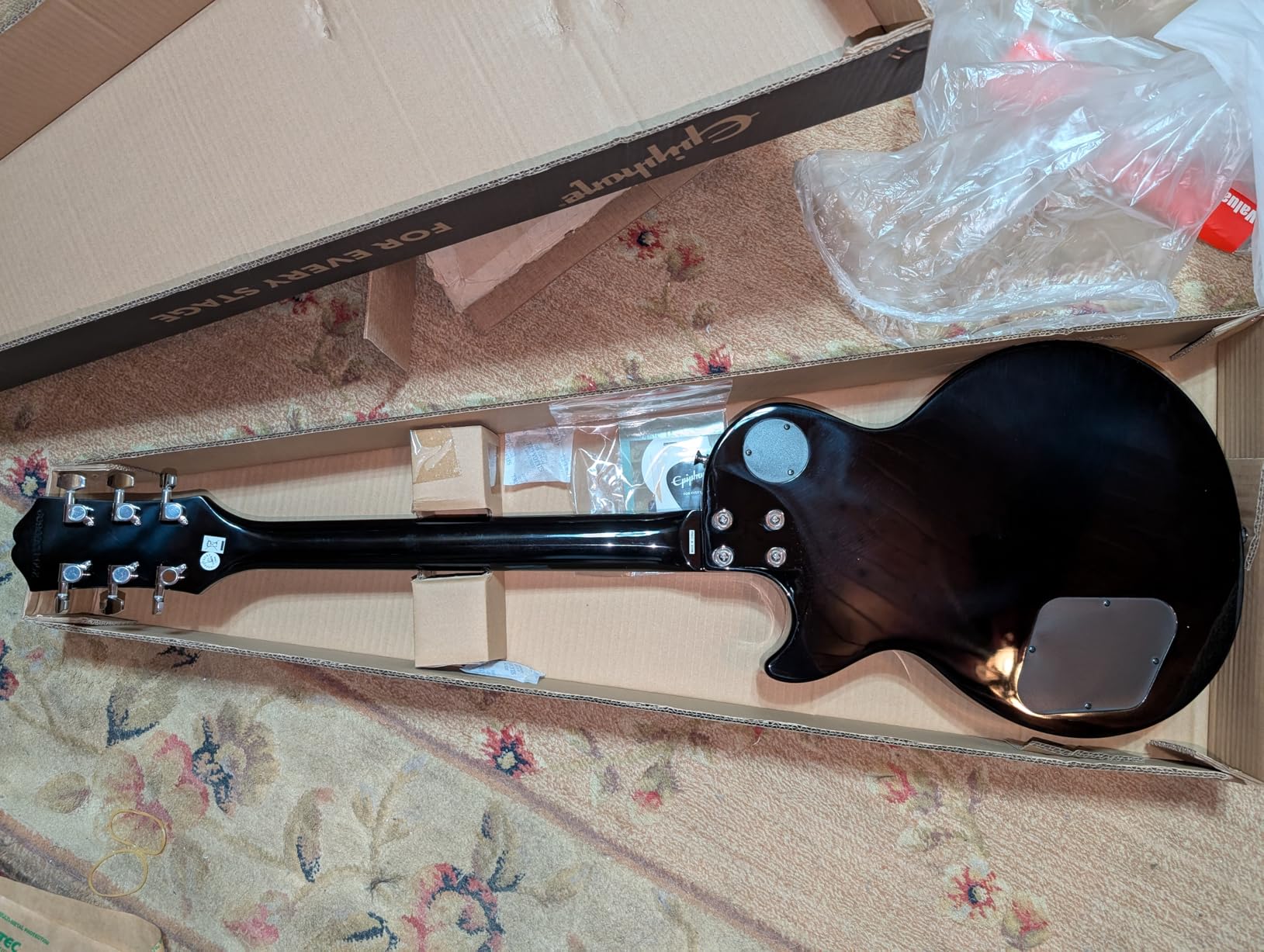 Les Paul Tribute, Heritage Cherry Sunburst customer photo 1