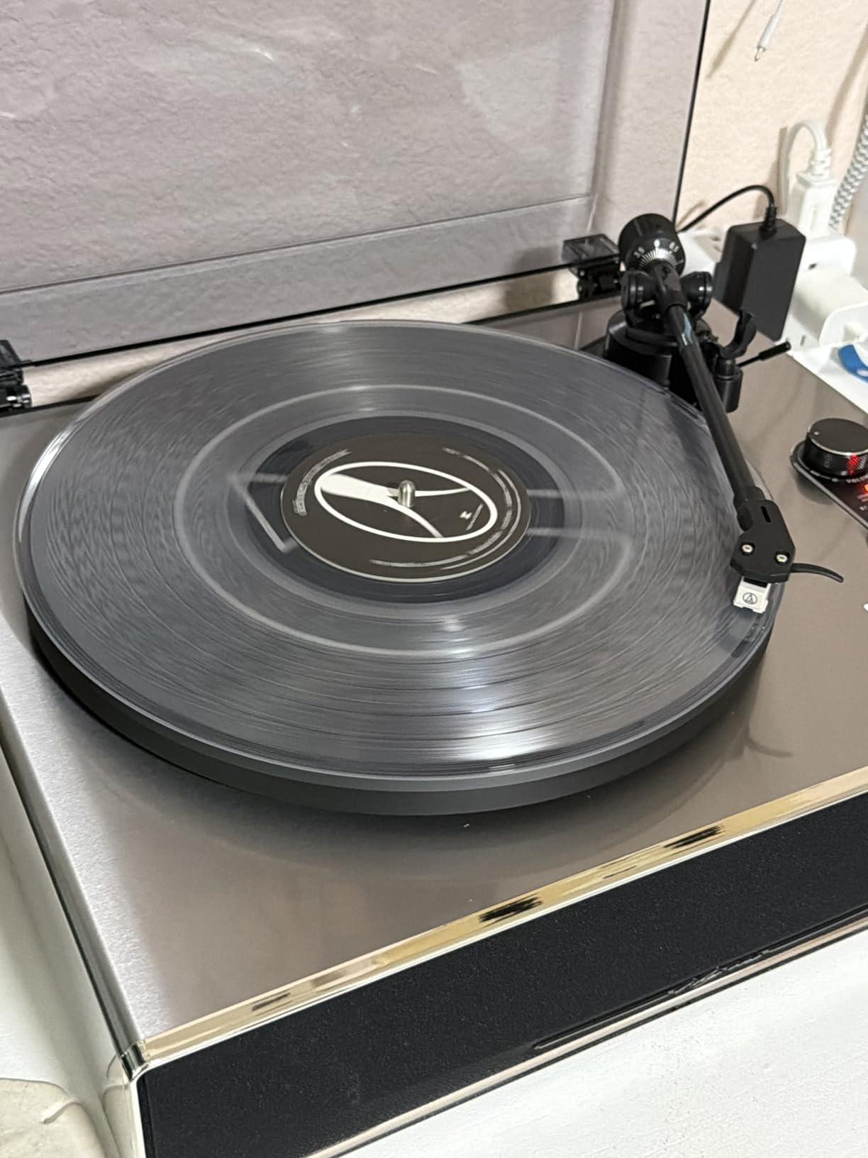 1 BY ONE High Fidelity Record Player, All-in-One Turntable with Built in Speakers Phono Preamp, Magnetic AT-3600L Cartridge, RCA Output, Belt Drive 2-Speed, Piano Lacquer Grey customer photo 2
