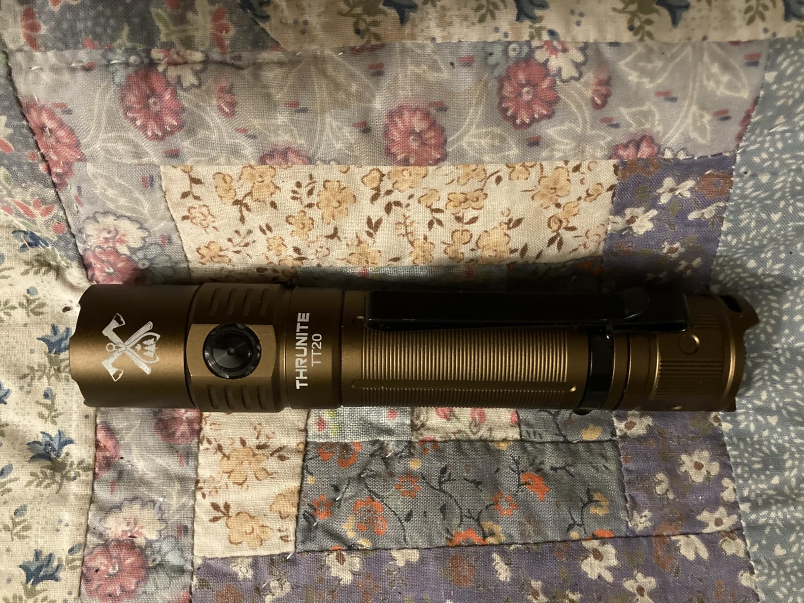 ThruNite TT20 Tactical Flashlight, Customized Version with The Outsider, High 2010 Lumens, Long 305 Meters Beam Distance, USB-C Rechargeable Flashlight Compact for Hunting, Hiking - Desert Tan CW customer photo 2
