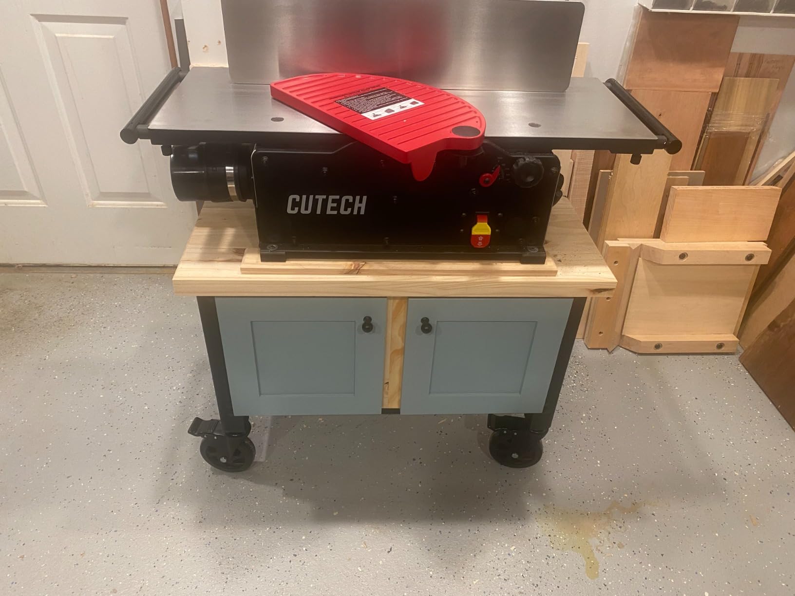 Cutech 401120HI-IF 12-Inch Spiral Cutterhead Benchtop Jointer with Cast Iron Tables, 24 TC Inserts, Extra Large 24