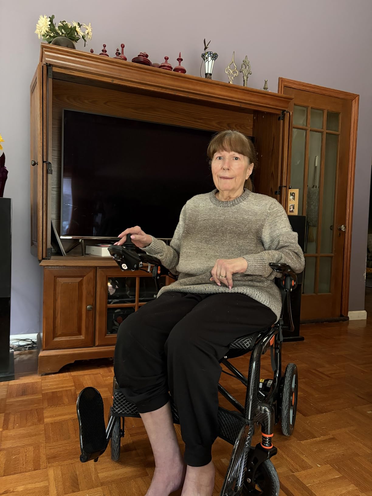 28lbs Ultralight Foldable 100% Carbon Fiber Electric Wheelchairs for Adults, FreeWink Bluetooth Control 28 Miles Long Range Power Wheelchairs with 2 Lithium Batteries for All Terrain Airline Approved customer photo 1