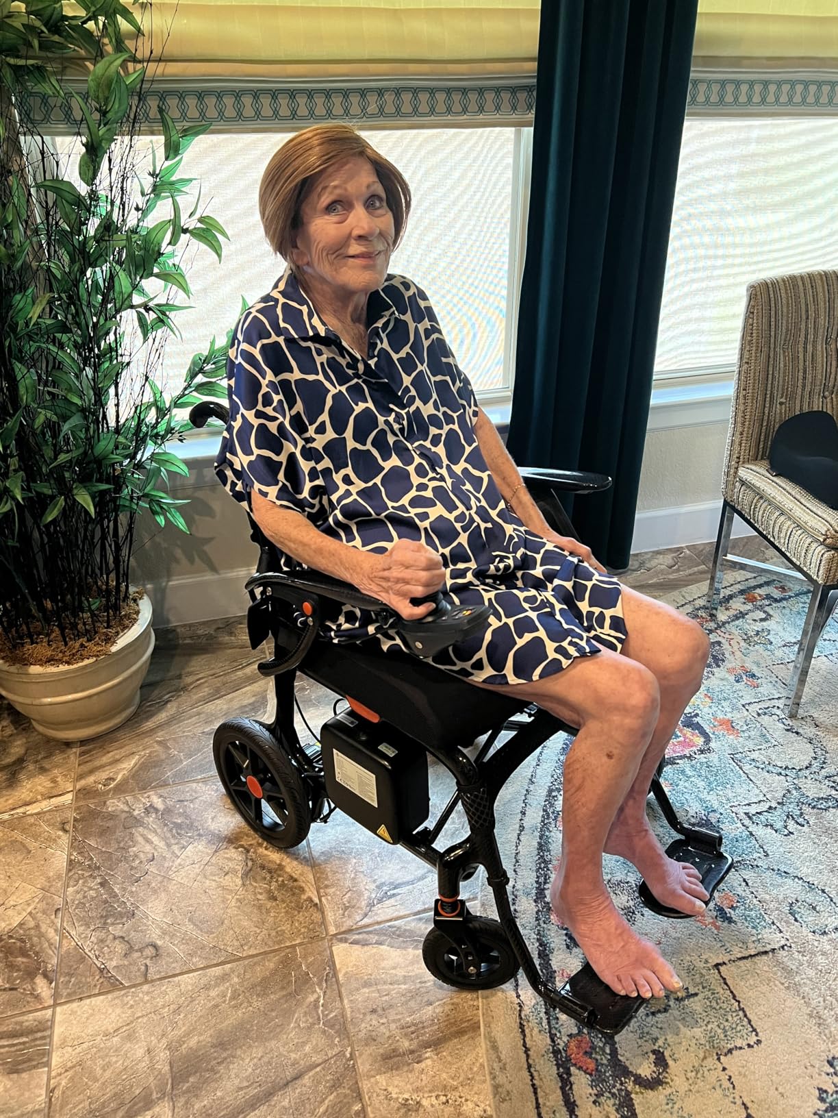 28lbs Ultralight Foldable 100% Carbon Fiber Electric Wheelchairs for Adults, FreeWink Bluetooth Control 28 Miles Long Range Power Wheelchairs with 2 Lithium Batteries for All Terrain Airline Approved customer photo 2