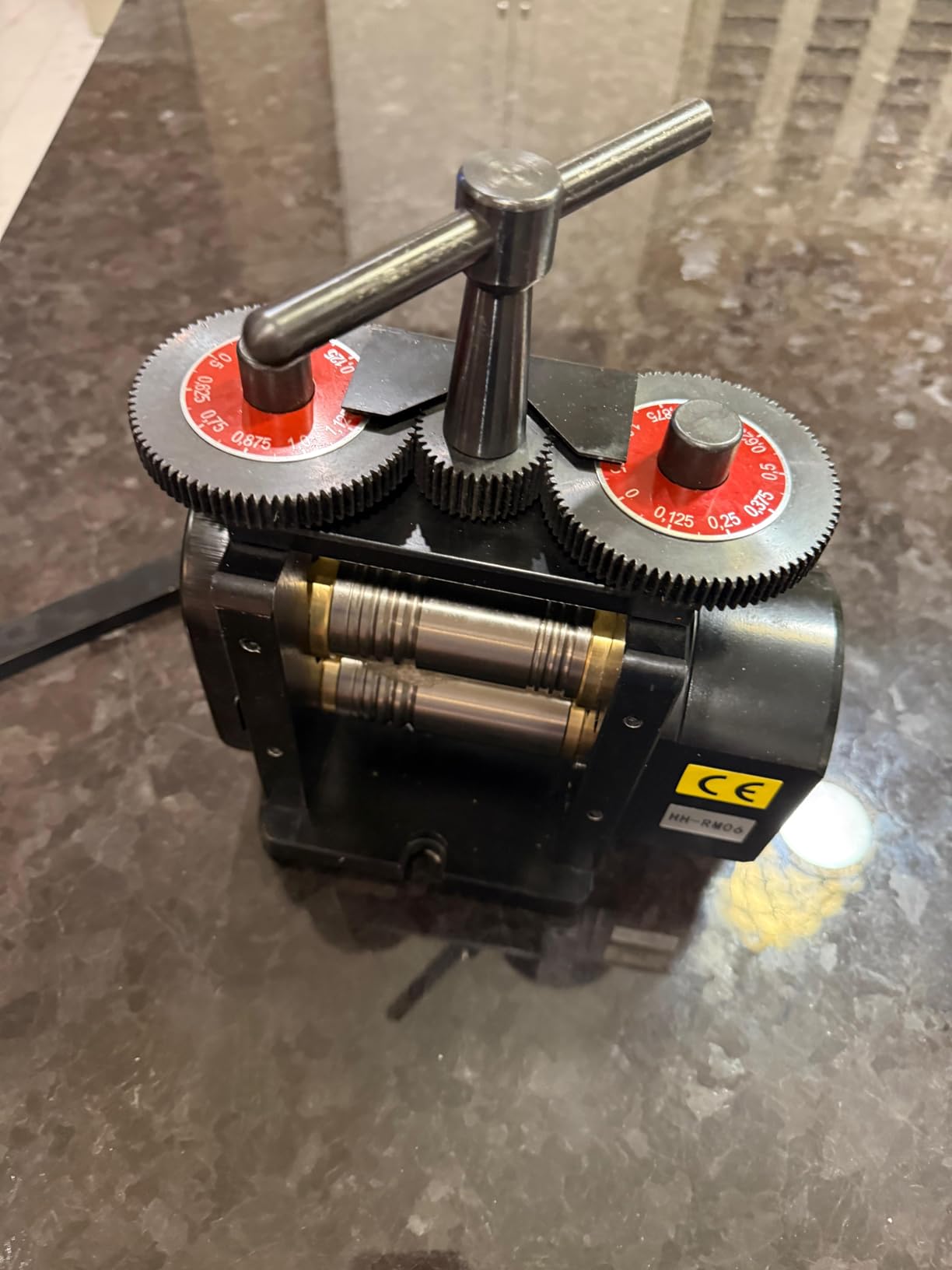 Lakimi Manual Jewelry Rolling Mill Machine 90mm Flat Roller, 4:1 Gear Ratio, Adjustable 0.1-4mm Thickness, Metal Sheet & Wire Flattening Tool for Jewelry Making and Metalworking LK-RM06 customer photo 2