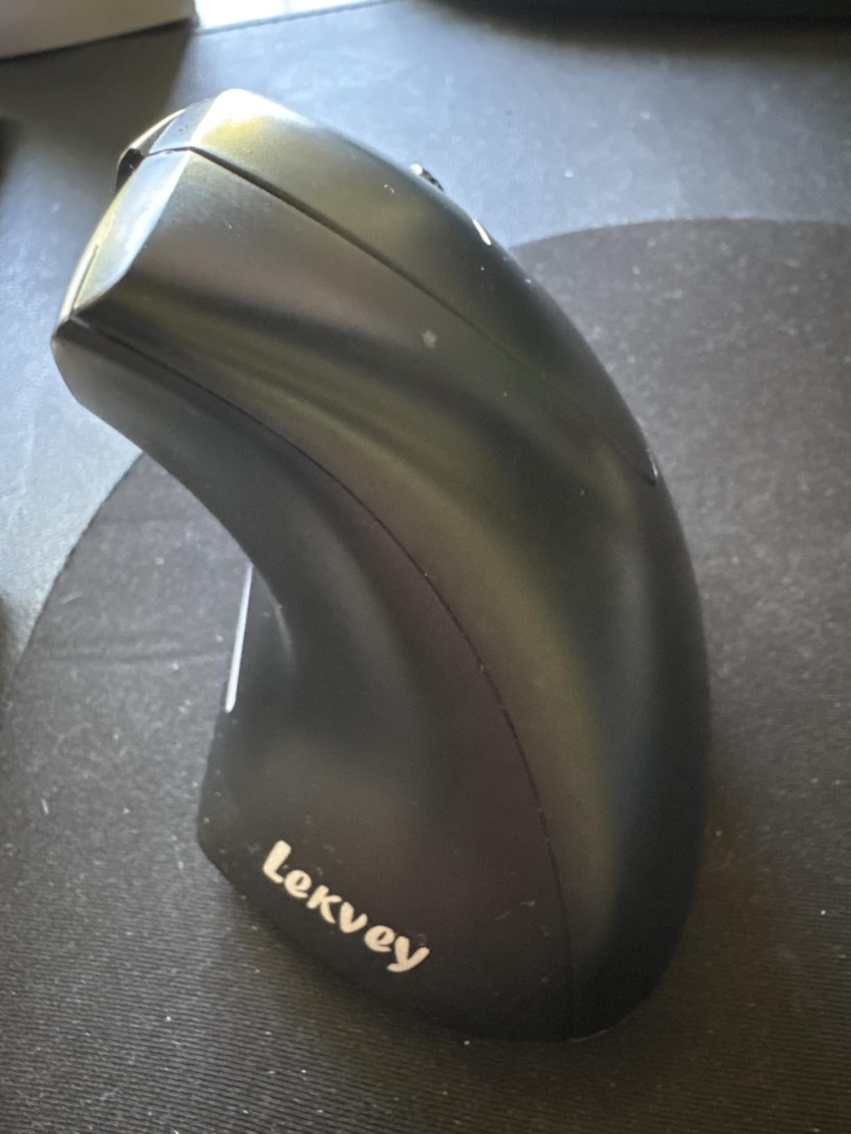 Lekvey Ergonomic Mouse, Vertical Wireless Mouse, Rechargeable 2.4G Optical Carpal Tunnel Mice with USB Receiver: 1000/1200/1600 DPI, 6 Buttons, for Laptop, Computer, Mac, PC, Desktop, Notebook, White customer photo 1