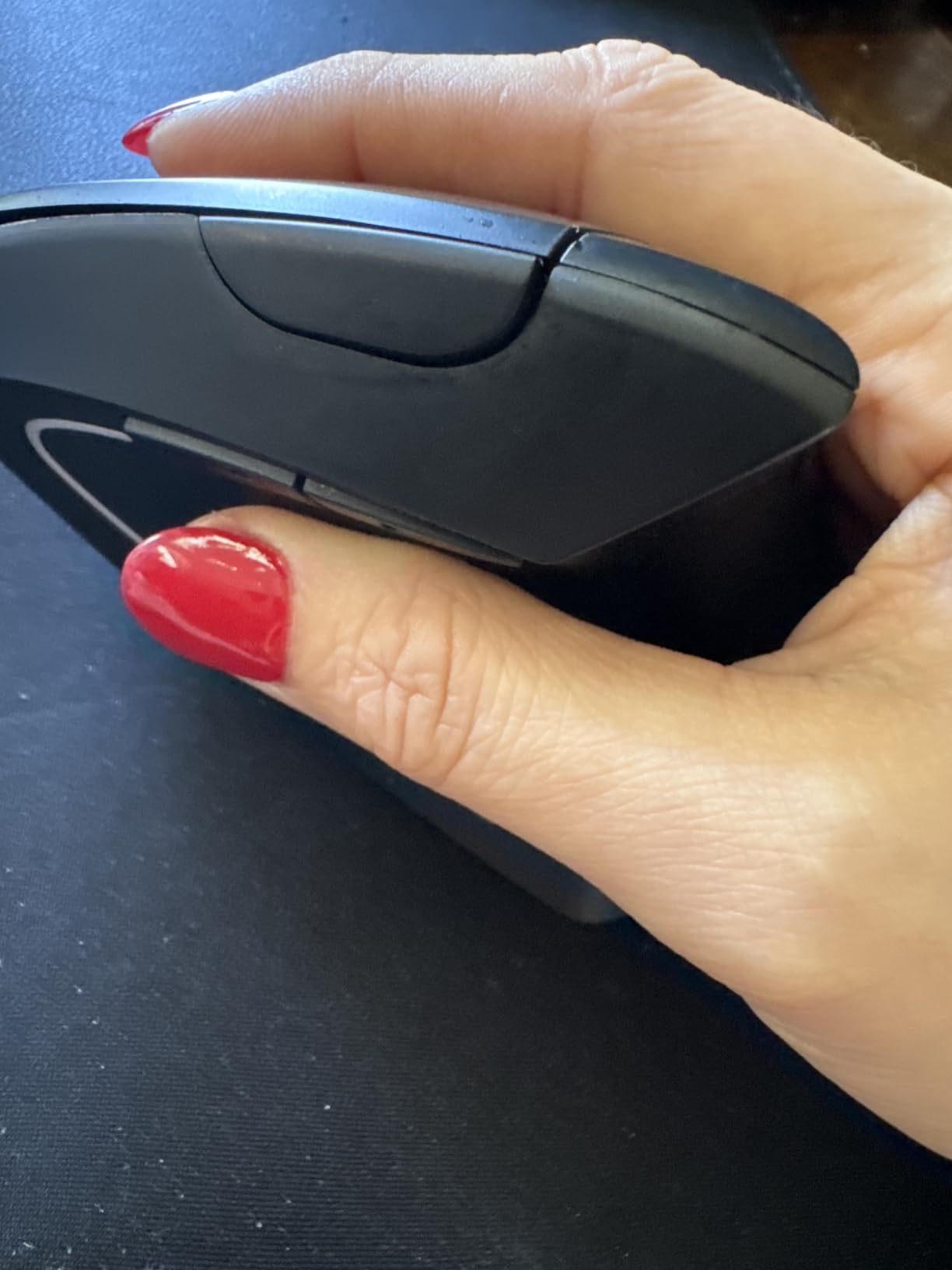 Lekvey Ergonomic Mouse, Vertical Wireless Mouse, Rechargeable 2.4G Optical Carpal Tunnel Mice with USB Receiver: 1000/1200/1600 DPI, 6 Buttons, for Laptop, Computer, Mac, PC, Desktop, Notebook, White customer photo 2