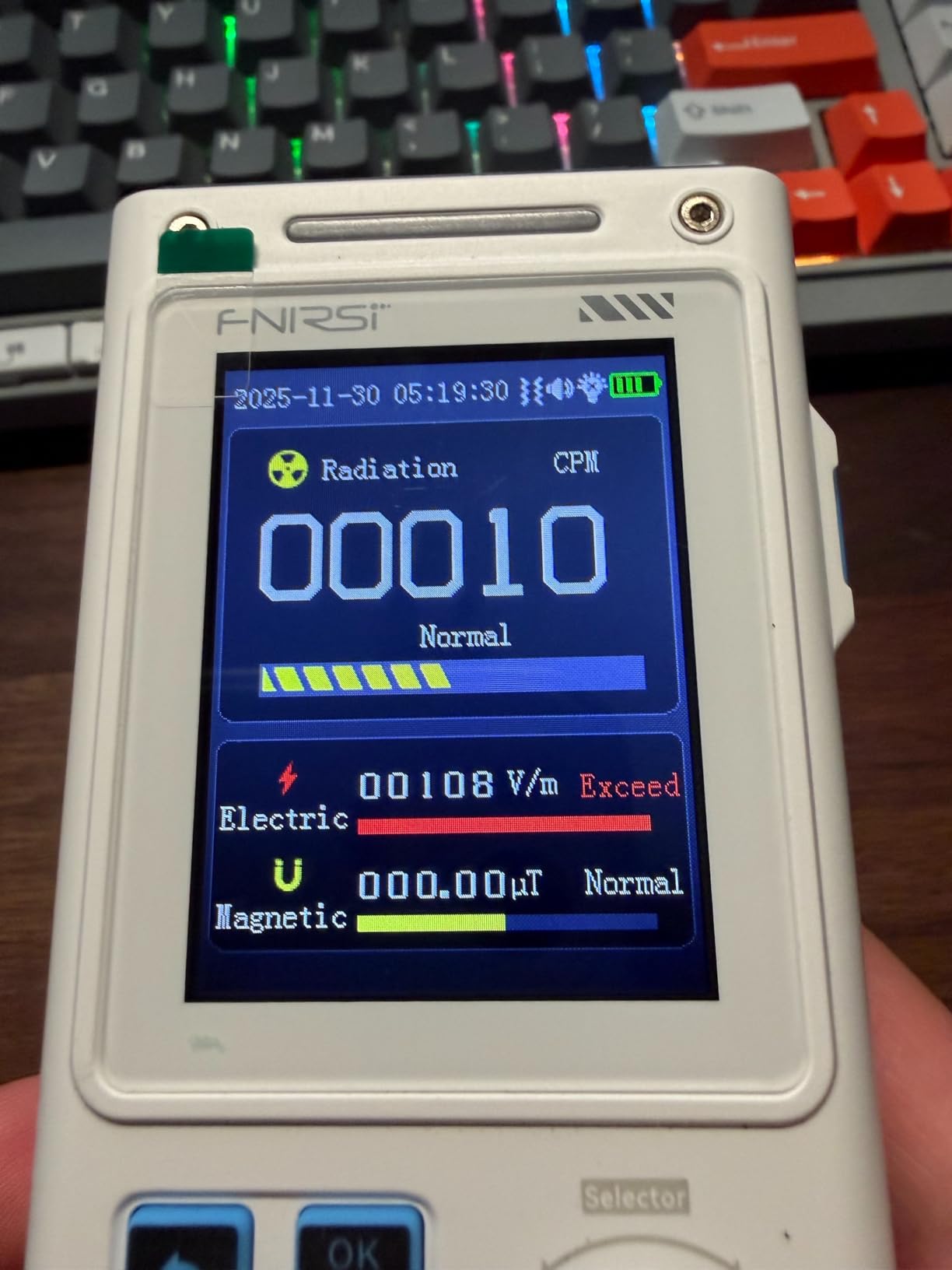 FNIRSI GC-03 Geiger Counter Electromagnetic Detector, 3in1 Nuclear Radiation Detector EMF Meter, Handheld Rechargeable Radiation Dosimeter, Gamma Beta X-ray Monitor customer photo 1