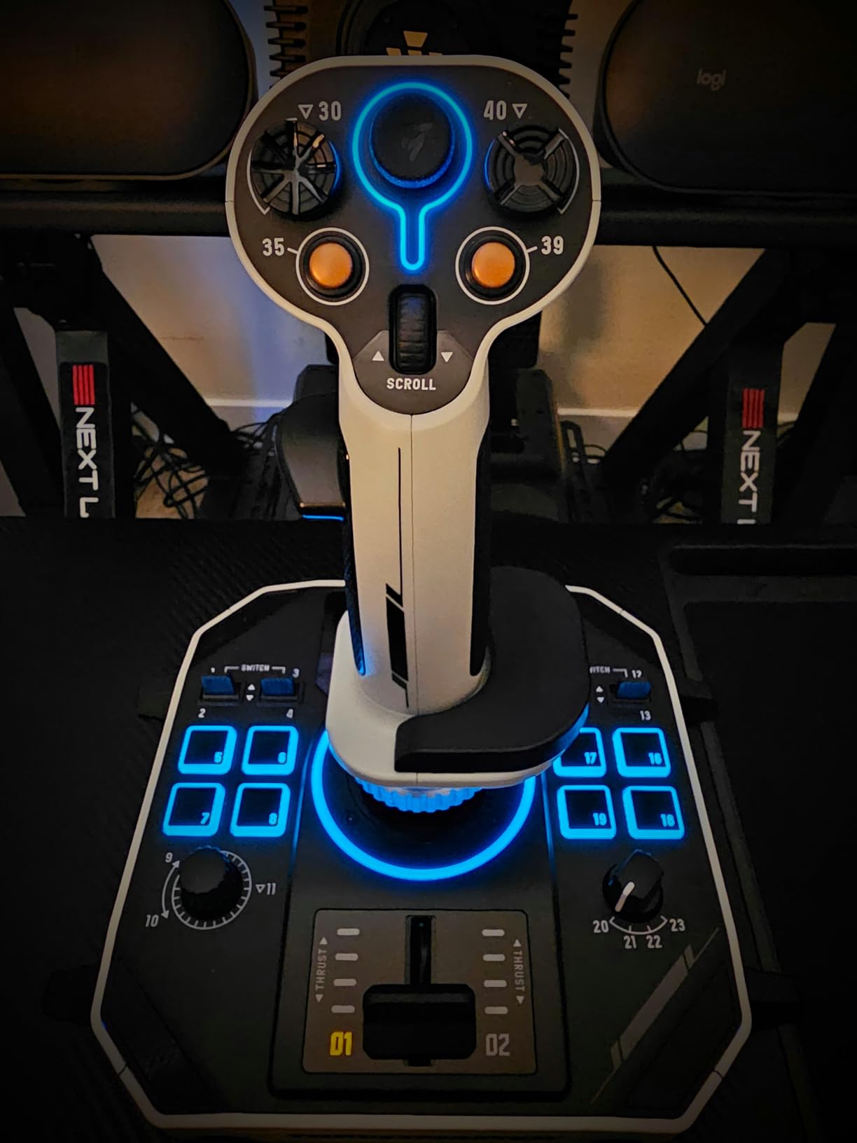 Thrustmaster Sol-R6 Flight Throttle - S.M.A.R.T. Slide Rails Technology, Adjustable Detent, Built-In Rudder, 14 Assignable Actions for Flight Simulation - Compatible with PC customer photo 1