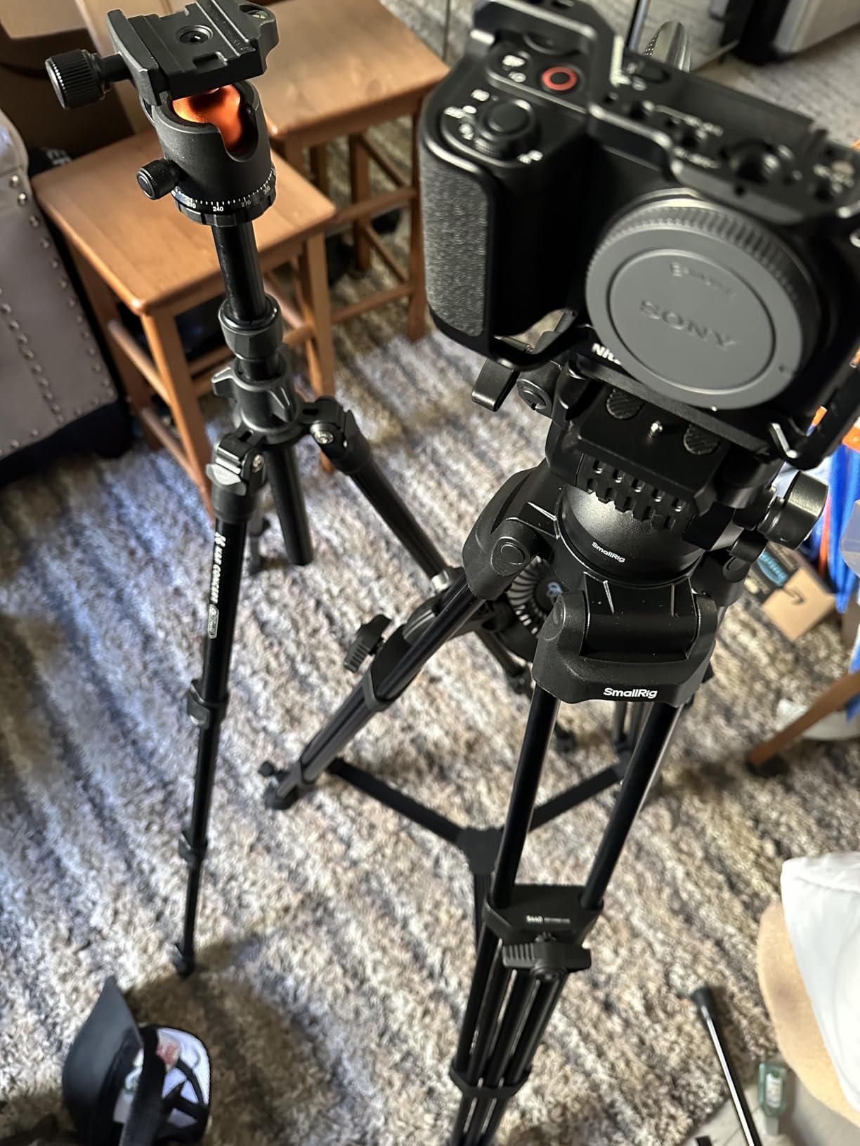 SMALLRIG 73''/186cm Heavy Duty Aluminum Alloy Video Tripod, Max Load 8kg (18lbs), Fluid Head with +85° to -78 Tilt Range, Compact Travel Tripod Weight 3.1kg(6.8lbs), Folded Height 88cm, AD-14-5440 customer photo 1