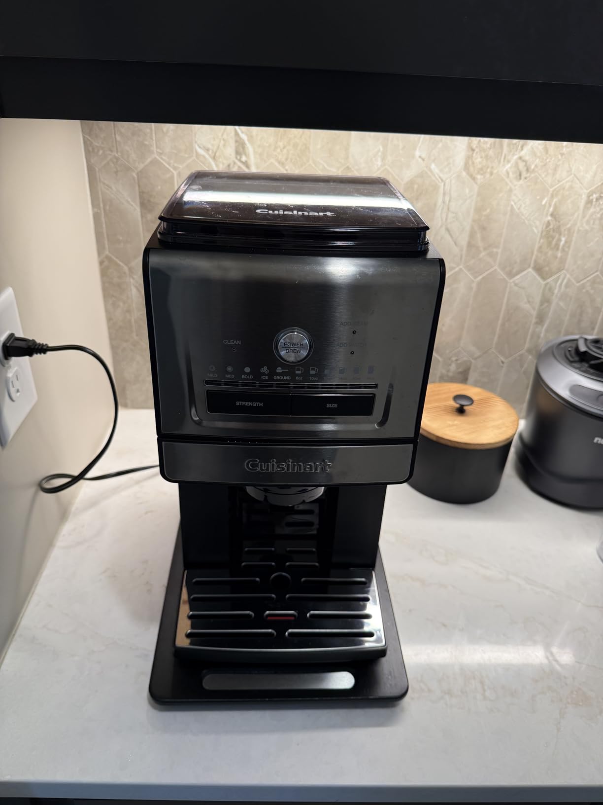 Cuisinart Coffee Maker, Grind and Brew Single Serve Coffee Maker, 6 Cup Sizes, Built-in Stainless Steel Burr Mill, Adjustable Strength, Grind Control and Over Ice Feature, Easy Cleaning, DGB-30 customer photo 1