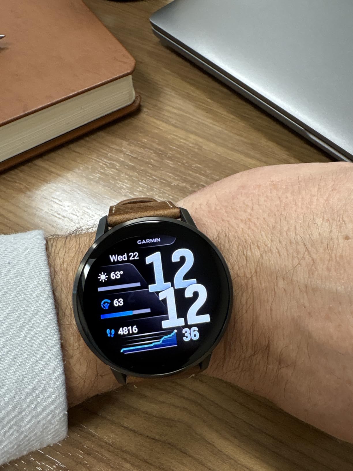 Garmin Venu 4, Advanced Health and Fitness GPS Smartwatch, Bright and Colorful Display, Built-in Flashlight, 10 Days of Battery Life, Lunar Gold customer photo 1