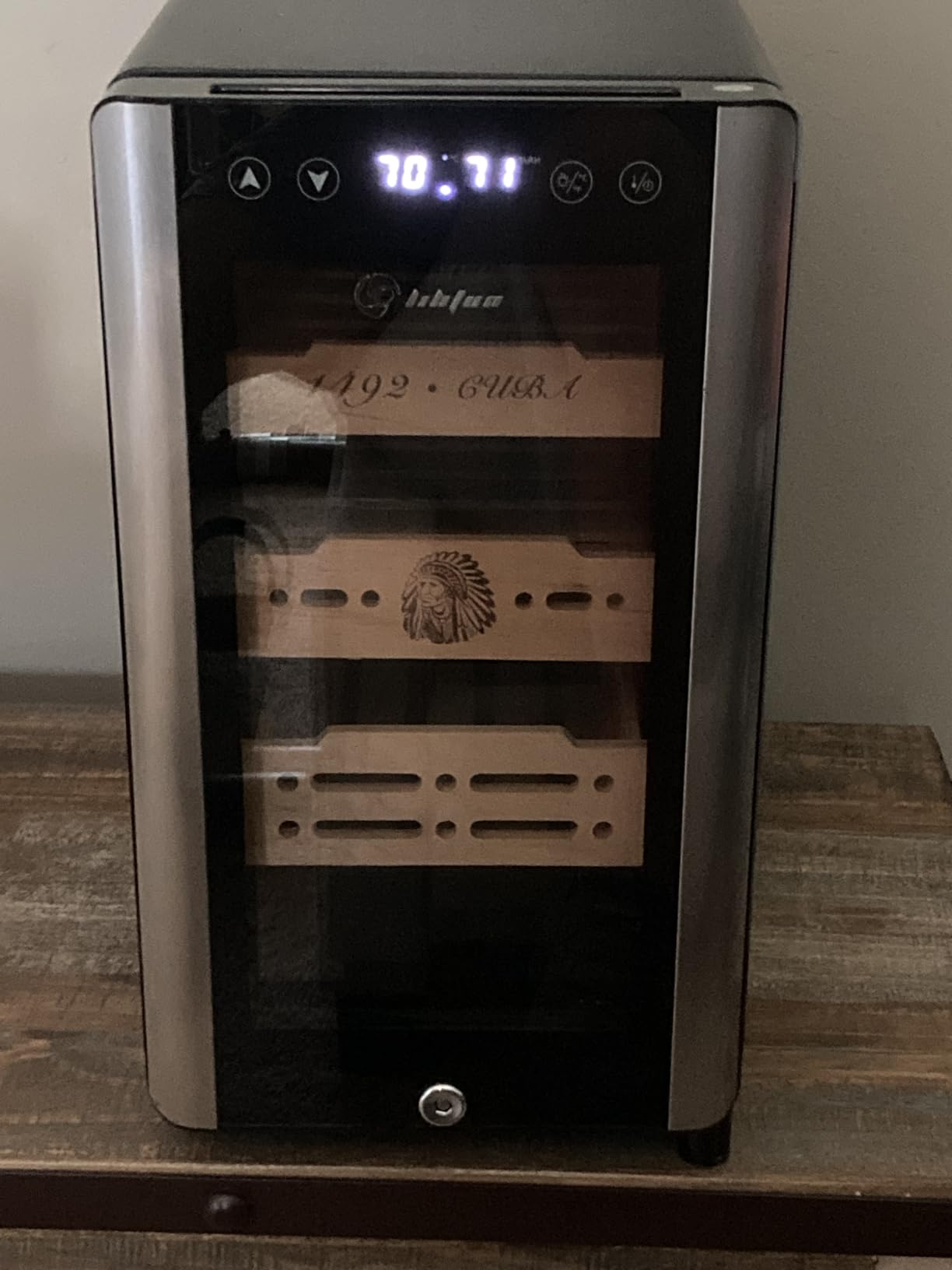 LIHTUN 16L Electric Cigar Humidor Cabinet with Light for 100 Cigars, Thermoelectric Cooling, Adjustable Temp and Humidity, Digital Display, 2 Removable Cedar Shelves, Lock, Gift for Men (16L) customer photo 2