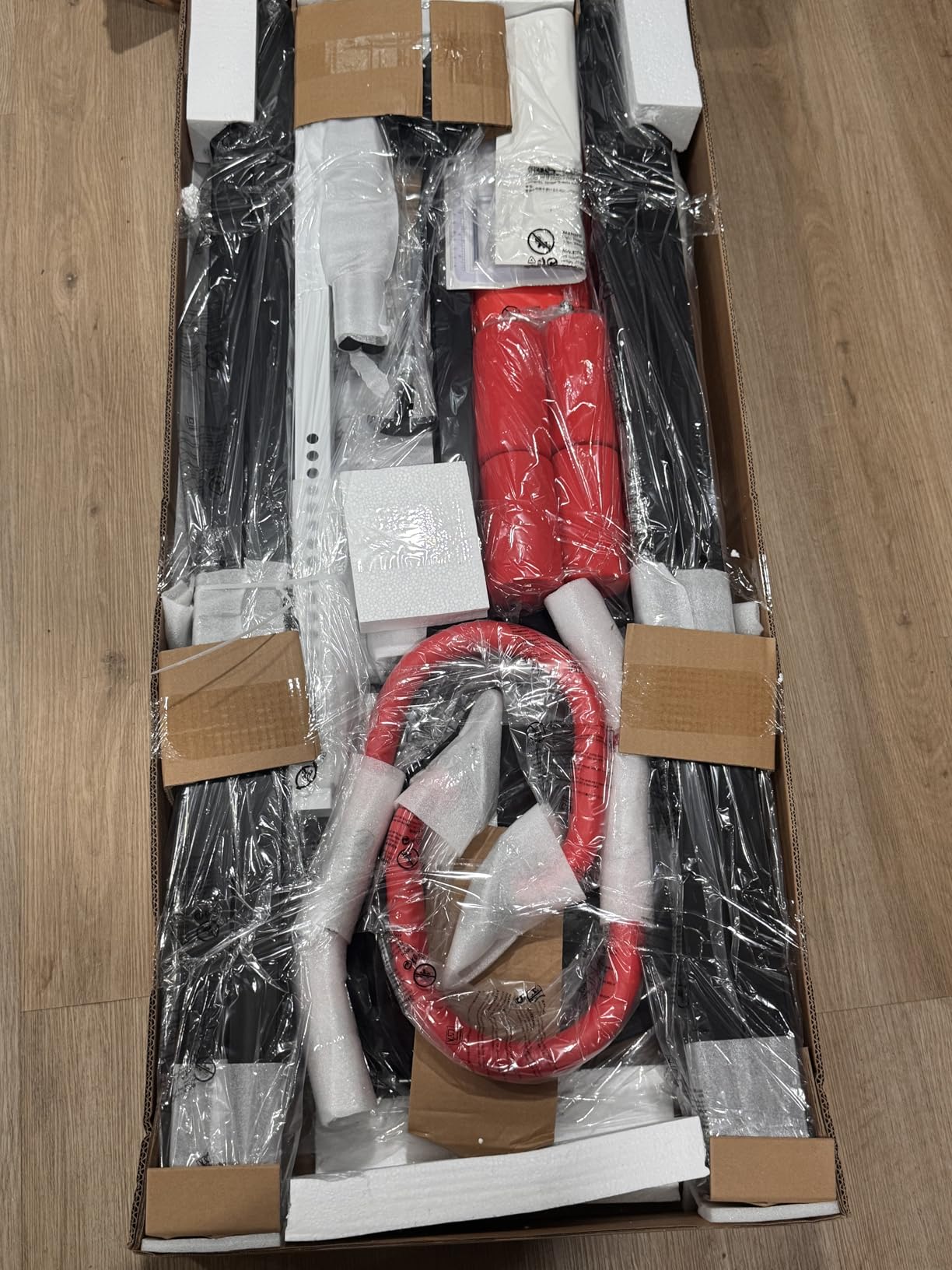 YOLEO Gravity Inversion Table for Back Pain Relief 2026 New Inversion Table w/Lumbar Support Easy to Assemble Back Stretcher Machine 300 lbs customer photo 2