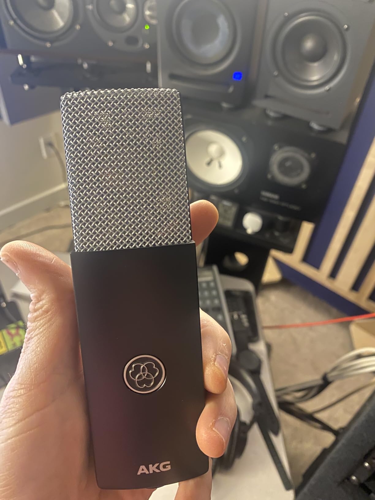 AKG C104 Professional Large Diaphragm Cardioid Condenser Microphone - XLR Studio Mic for Podcasting, Streaming, Broadcasting & Music Recording, Low Noise, High SPL, Sustainable Design customer photo 1