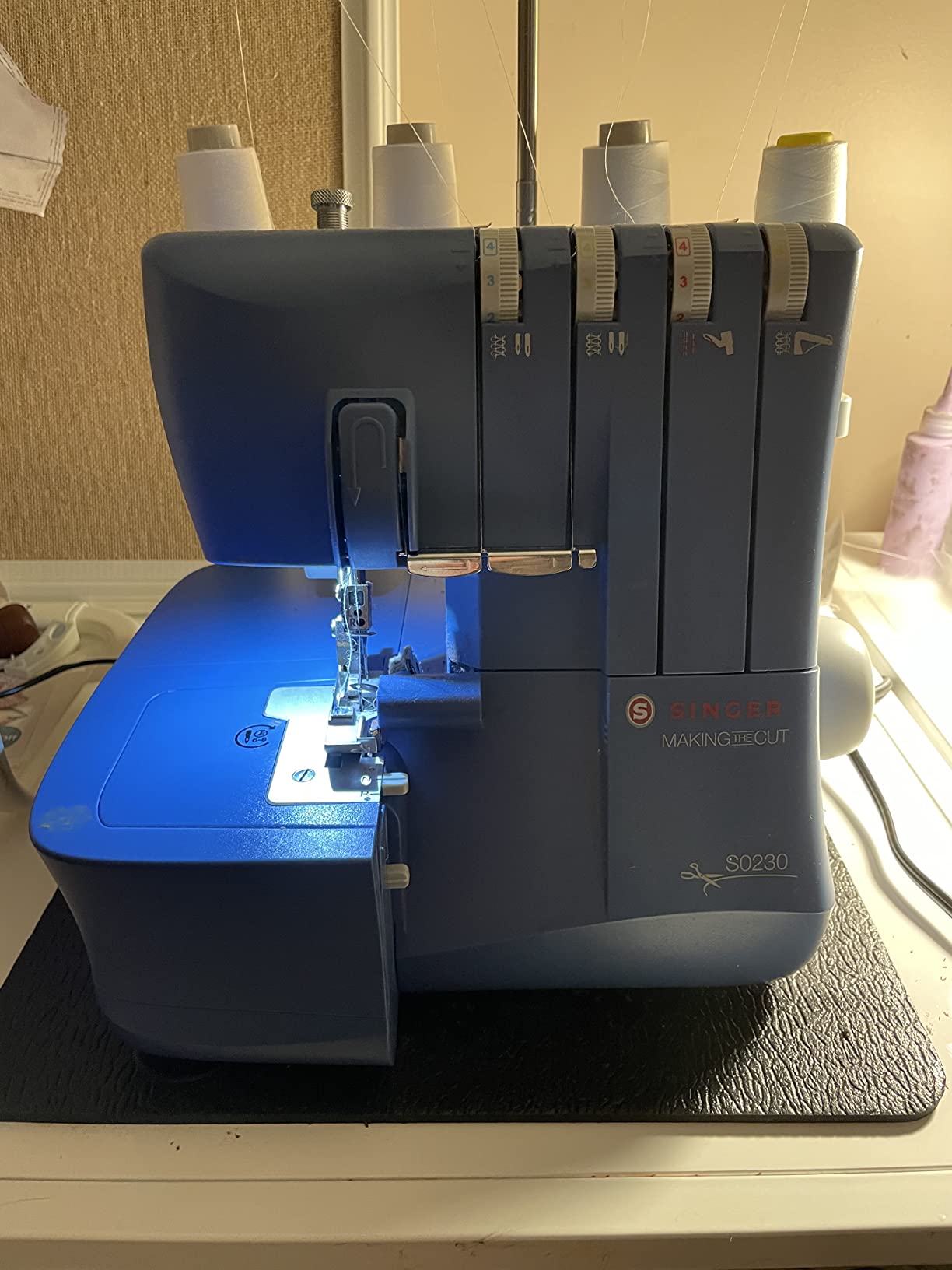SINGER S0230 Navy Blue Overlock Serger | 2/3/4 Thread Capability | 1300 Stitches/Min | Color-Coded Threading, Differential Feed, Free Arm, Accessories Included | Professional Seam Finishing customer photo 2