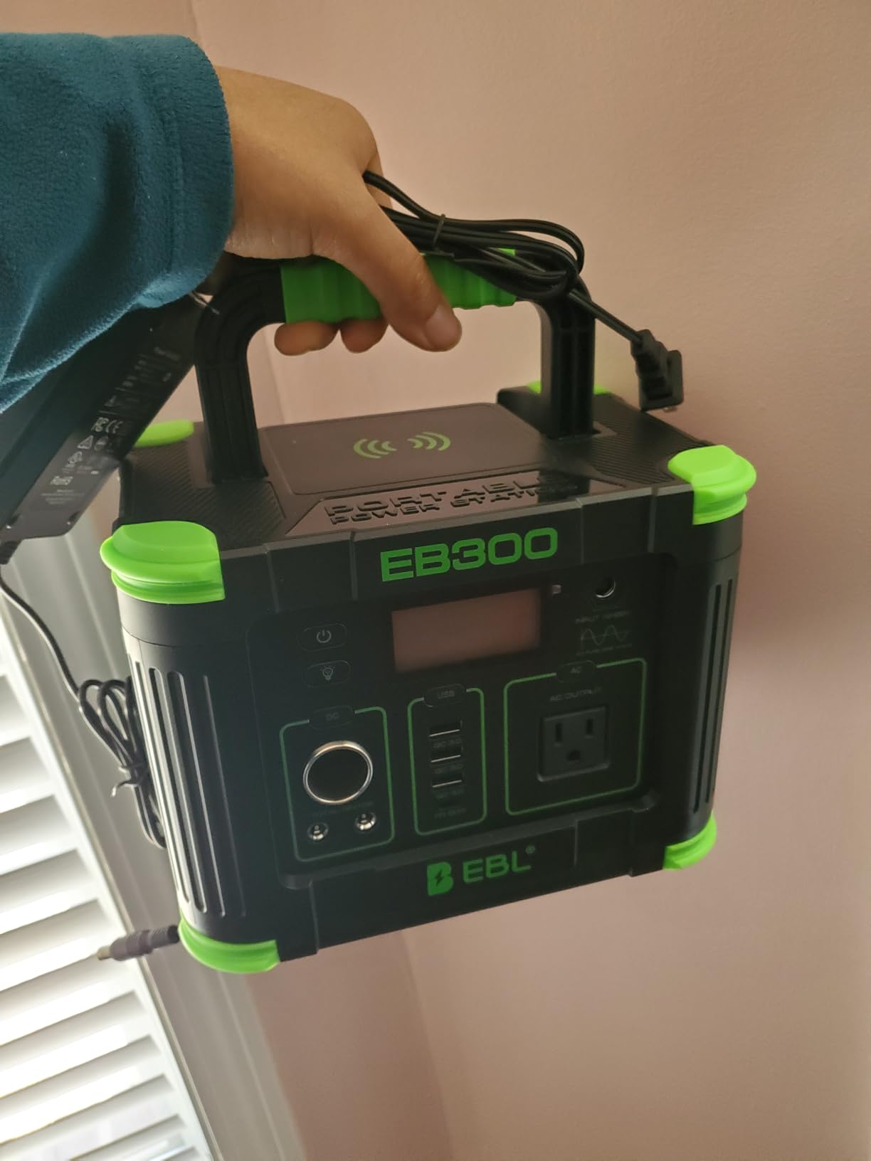 EBL 500W Portable Power Station with 100W Portable Solar Panel 20V, Outdoor Solar Generator 500W(Peak 1000W) Backup Battery Pack Solar Kit for RV/Van Camping Fishing Climbing Road Trip Home Emergency customer photo 1