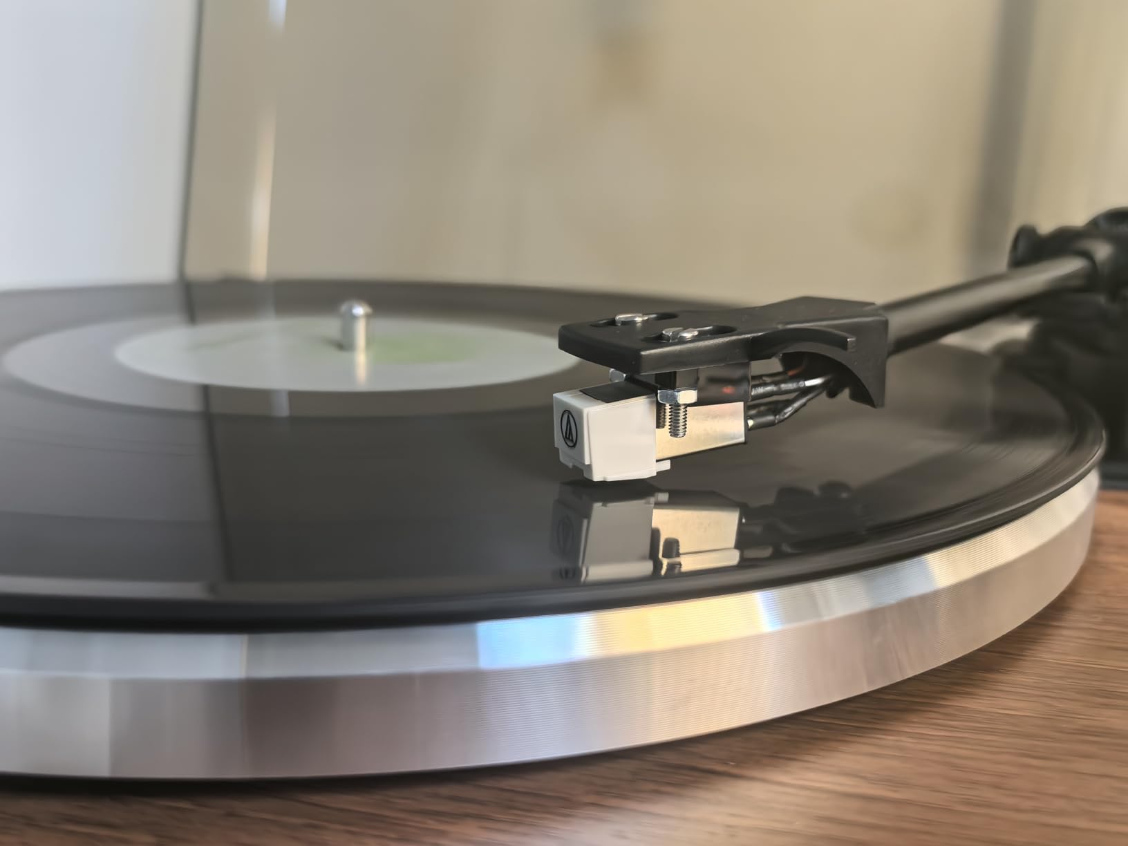 DIGITNOW Vinyl Record Player with Magnetic Cartridge, High Fidelity Belt Drive Turntable with Built-in Speakers & Phono Preamp, Wireless Playback and Aux-in Functionality, Auto Off customer photo 2