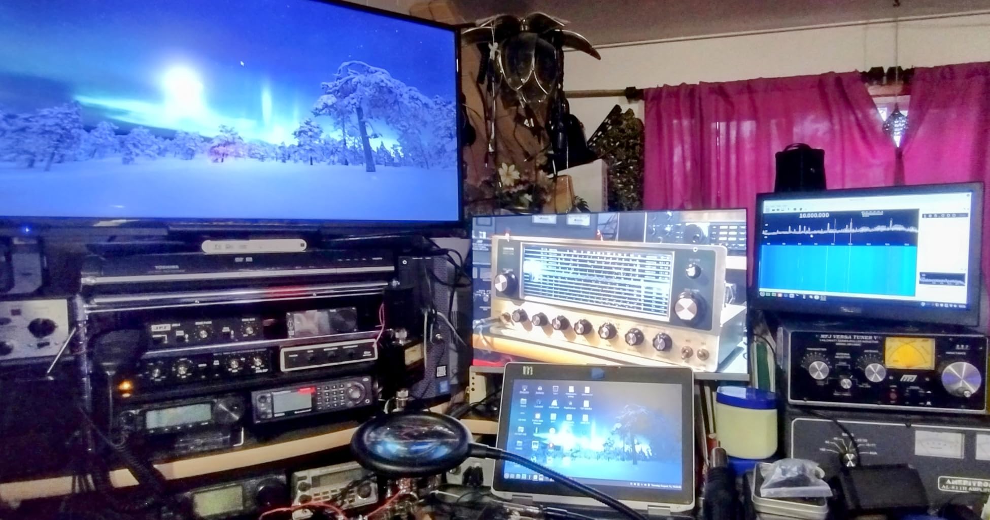 9.7 Inch Small Monitor 1024x768 Portable Monitor 4:3 Screen Display with HDMI VGA AV BNC USB Port, 60Hz, VESA, Built-in Speaker, Remote Control for PC Computer Laptop RasPi customer photo 2