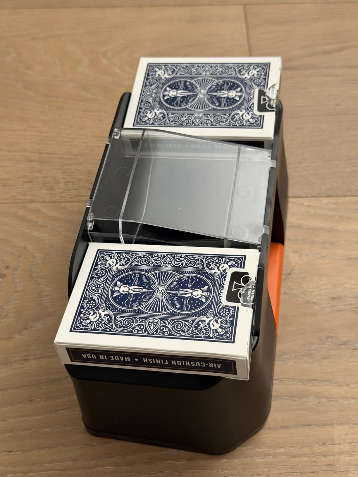 Quiet & Rechargeable 2 Decks Card Shuffler, Automatic 2000 mAh Quiet Electric Shuffler, Playing Cards, Texas Hold'em, Poker, Home Card Games, Blackjack (Deep Black) customer photo 1