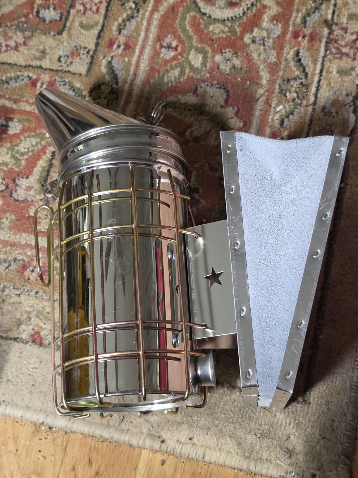 2 Pack Bee Smoker with Pellets, Stainless Steel Bee Hive Smoker with Heat Shield for Beekeeper Daily Beehives Check Easier customer photo 2