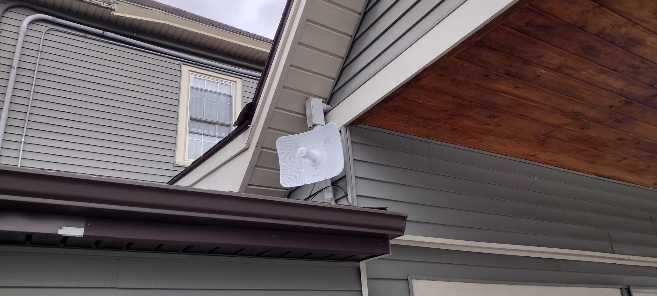 TP-Link Omada Point to Point Wireless Bridge Outdoor - 5GHz, 867Mbps, PtP, 15km Range, Gigabit Port, PoE Powered, Adapter Included, IP65 Weatherproof, Preconfigured, Plug&Play (Beam Bridge 5 UR KIT) customer photo 1