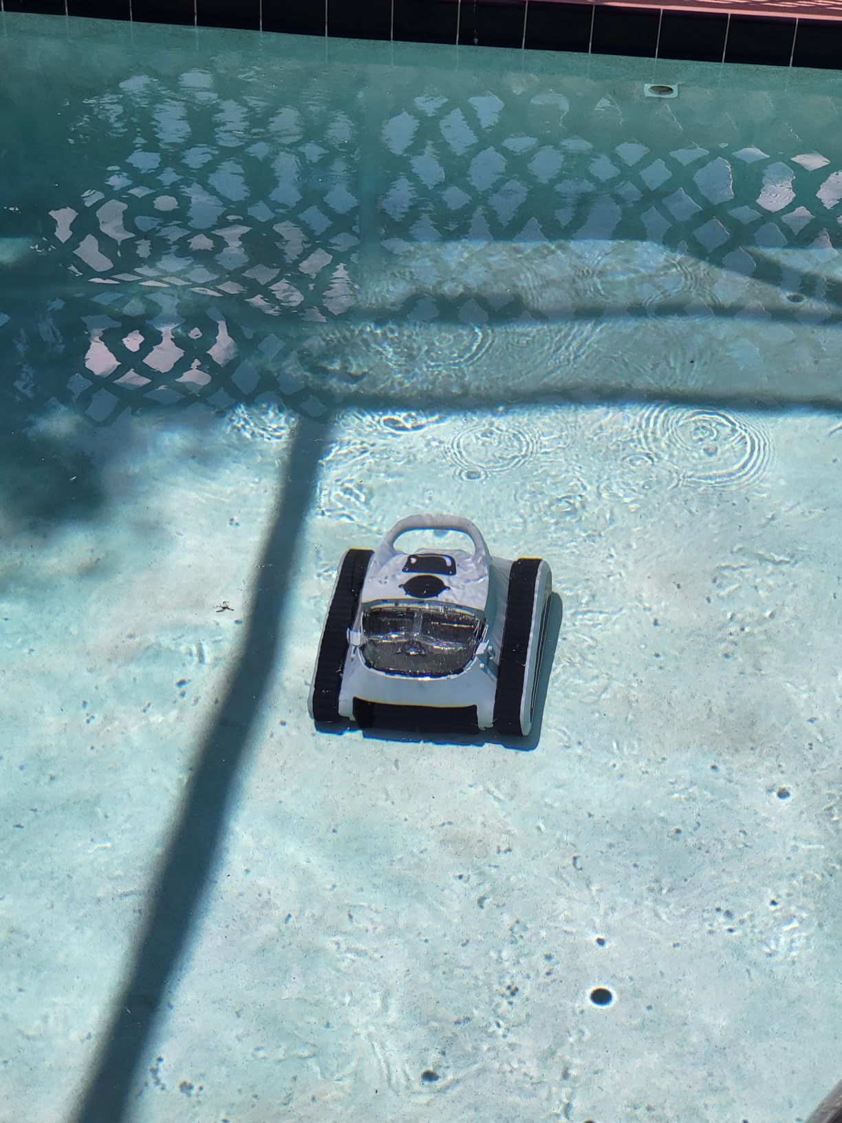 Pool Vacuum for Inground Pools & Above Ground Pool, Cordless Robotic Pool Cleaner with 180W Brushless Motor, 3-Hour Runtime, Wall-Climbing Pool Robot Scrubber for Pools up to 2150 Sq.Ft. customer photo 1