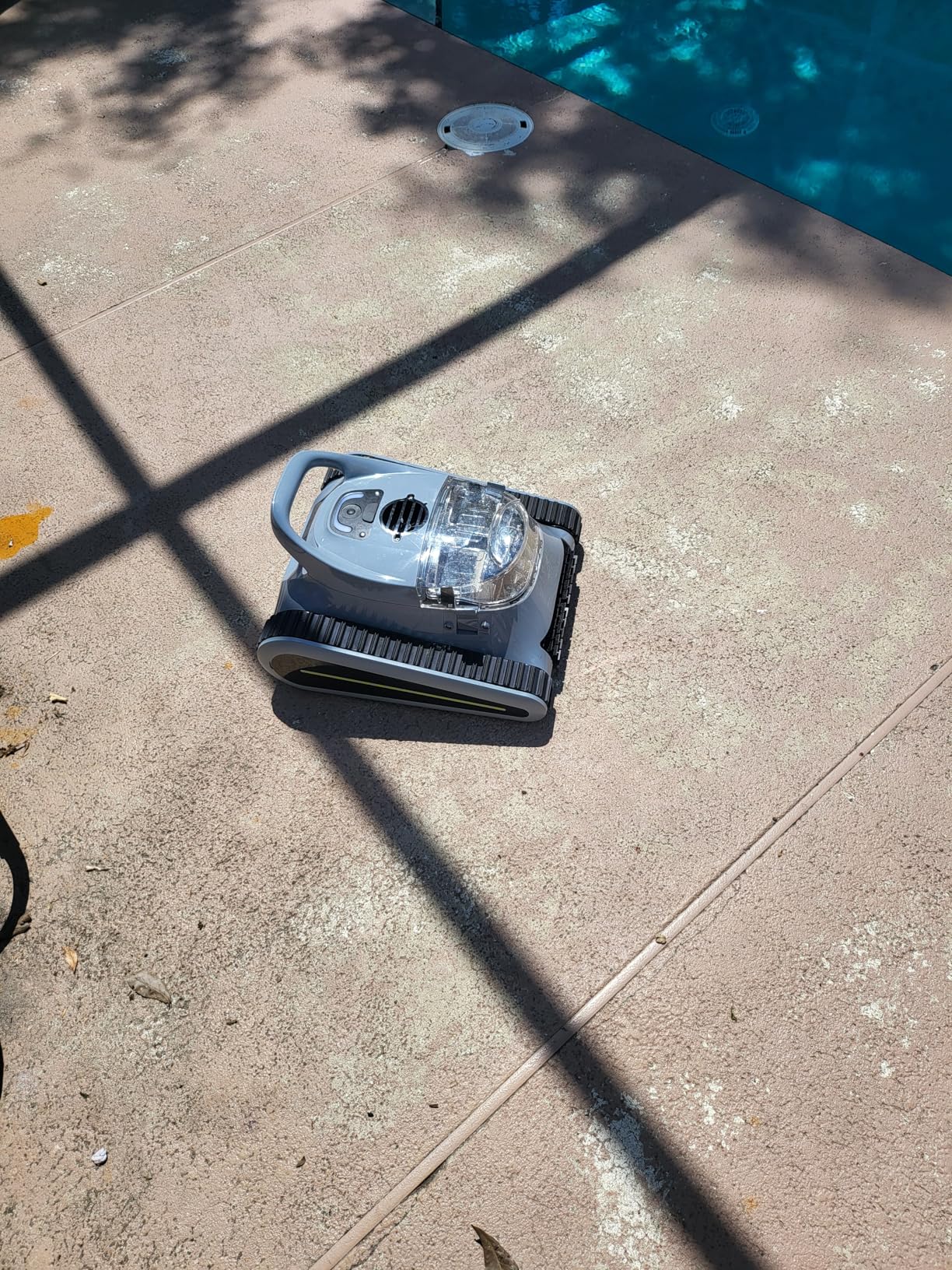Pool Vacuum for Inground Pools & Above Ground Pool, Cordless Robotic Pool Cleaner with 180W Brushless Motor, 3-Hour Runtime, Wall-Climbing Pool Robot Scrubber for Pools up to 2150 Sq.Ft. customer photo 2