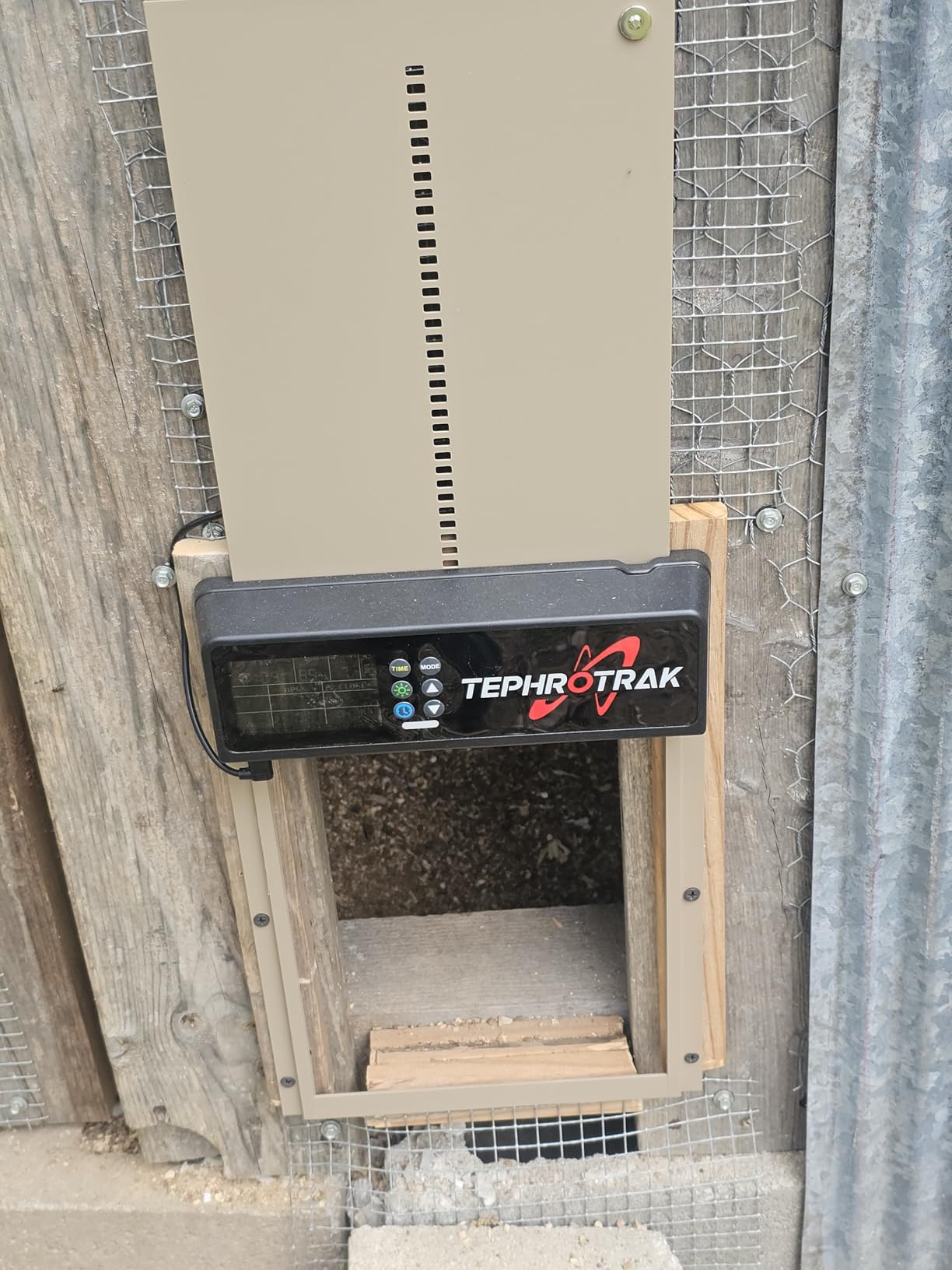 Tephrotrak Automatic Chicken Coop Door 3500mAh Solar customer photo 1