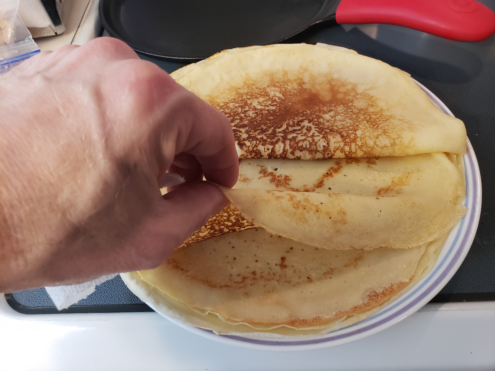 Lodge Round Seasoned Cast Iron Griddle 10.5 Inches - Pre-Seasoned Iron Griddle Pan customer photo 2