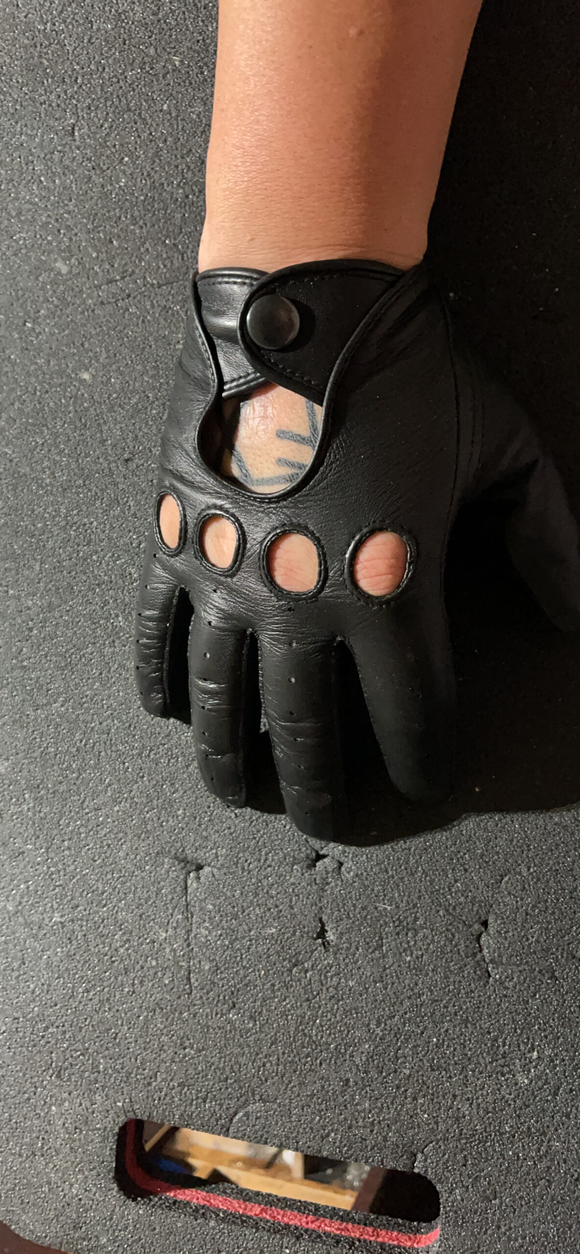 Silverstone Men's Sheepskin Leather Driving Gloves (Unlined) Great for Bikers and Motorcycle Enthusiasts customer photo 1