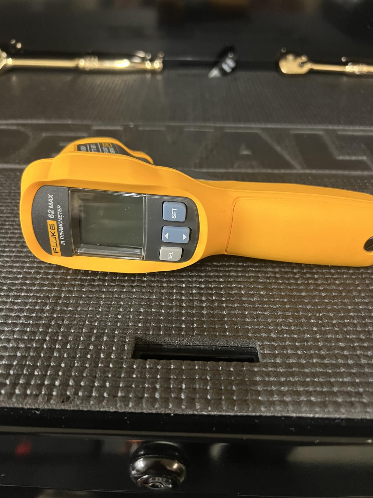 Fluke 62 Max Industrial Infrared Thermometer, -22 to +932 Degree F Range, Single Laser Targeting, 10:1 Distance to Spot Ratio, IP54 Rating, Includes 3 Year Warranty, (Not for Human Temp) customer photo 1