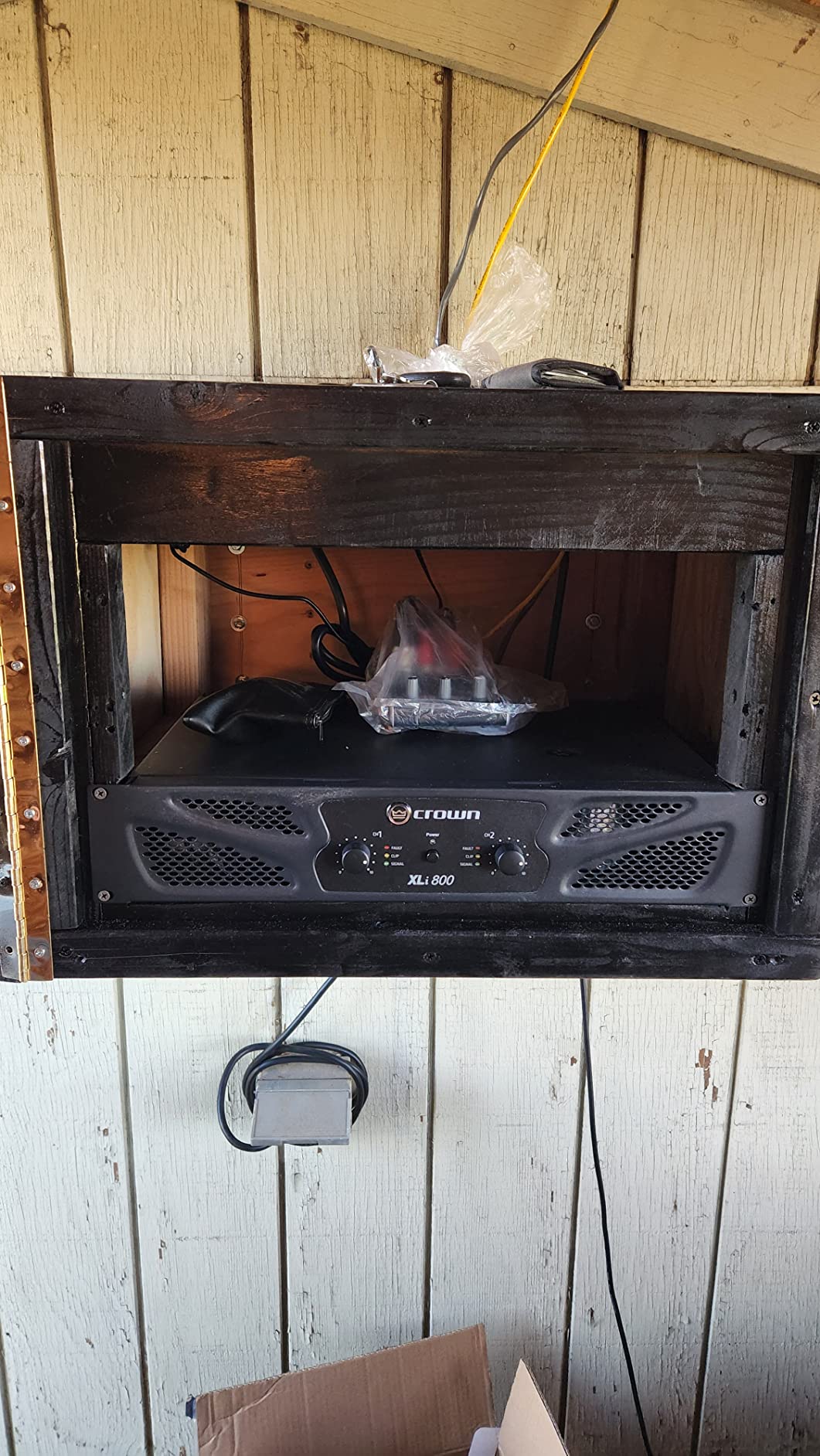 Crown XLi800 Two-channel, 600-Watt Bridged 8 Ohm Power Amplifier. Professional DJ, PA, Stage Amp. Black customer photo 2