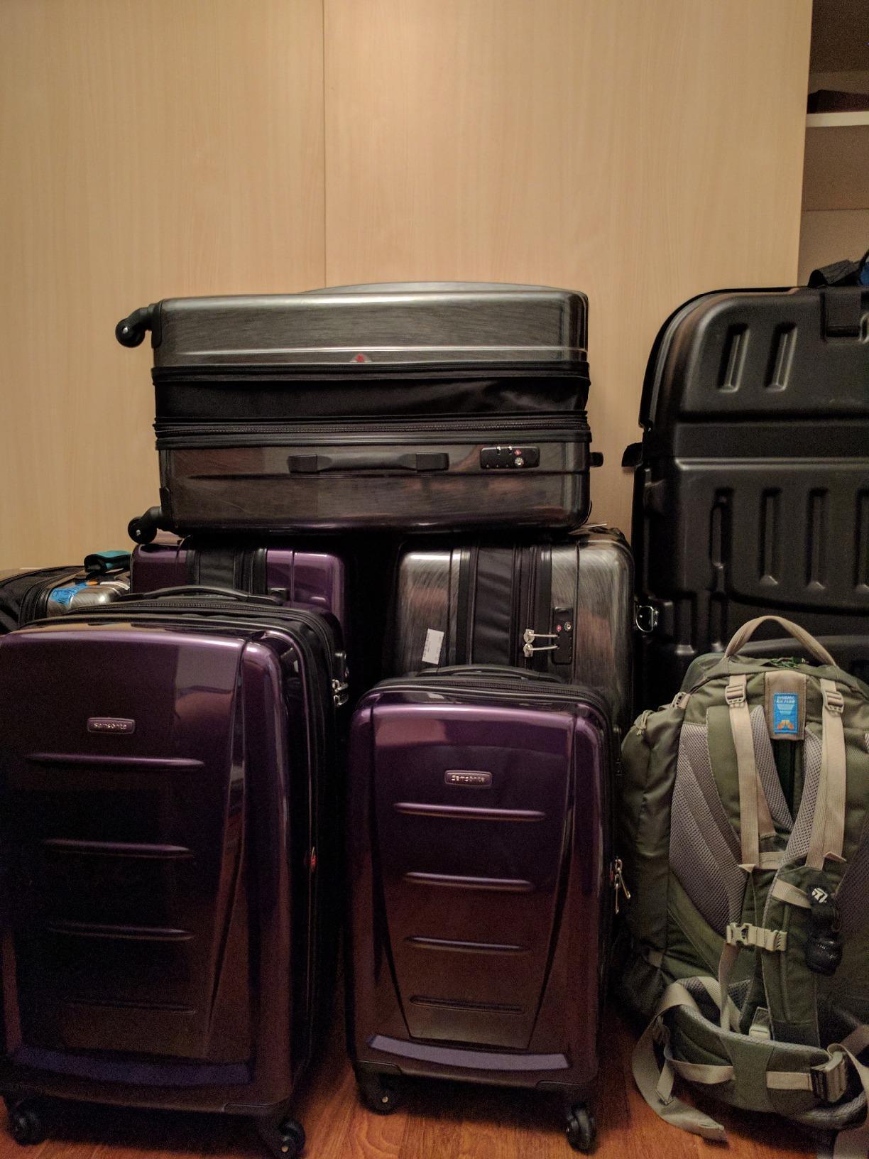 Samsonite Winfield 2 Hardside Expandable Luggage with Spinner Wheels, Charcoal, 3-Piece Set (20/24/28) customer photo 1