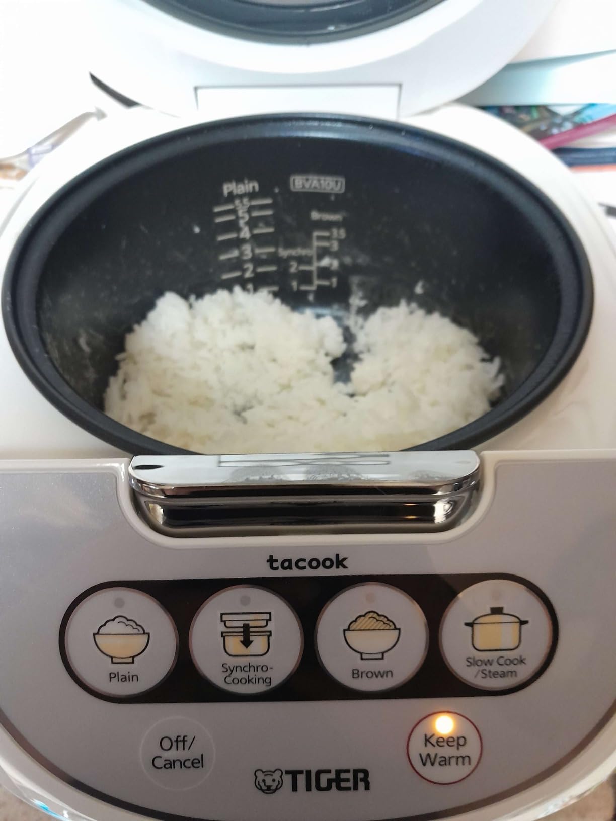 Tiger JBV-A18U-W 10-Cup (Uncooked) Micom Rice Cooker with Food Steamer & Slow Cooker, White customer photo 1