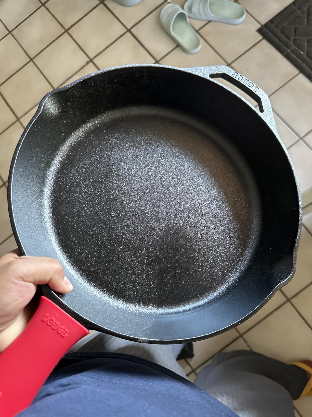 Lodge Seasoned Cast Iron Skillet, 12 Inches with Silicone Hot Handle Holder customer photo 1