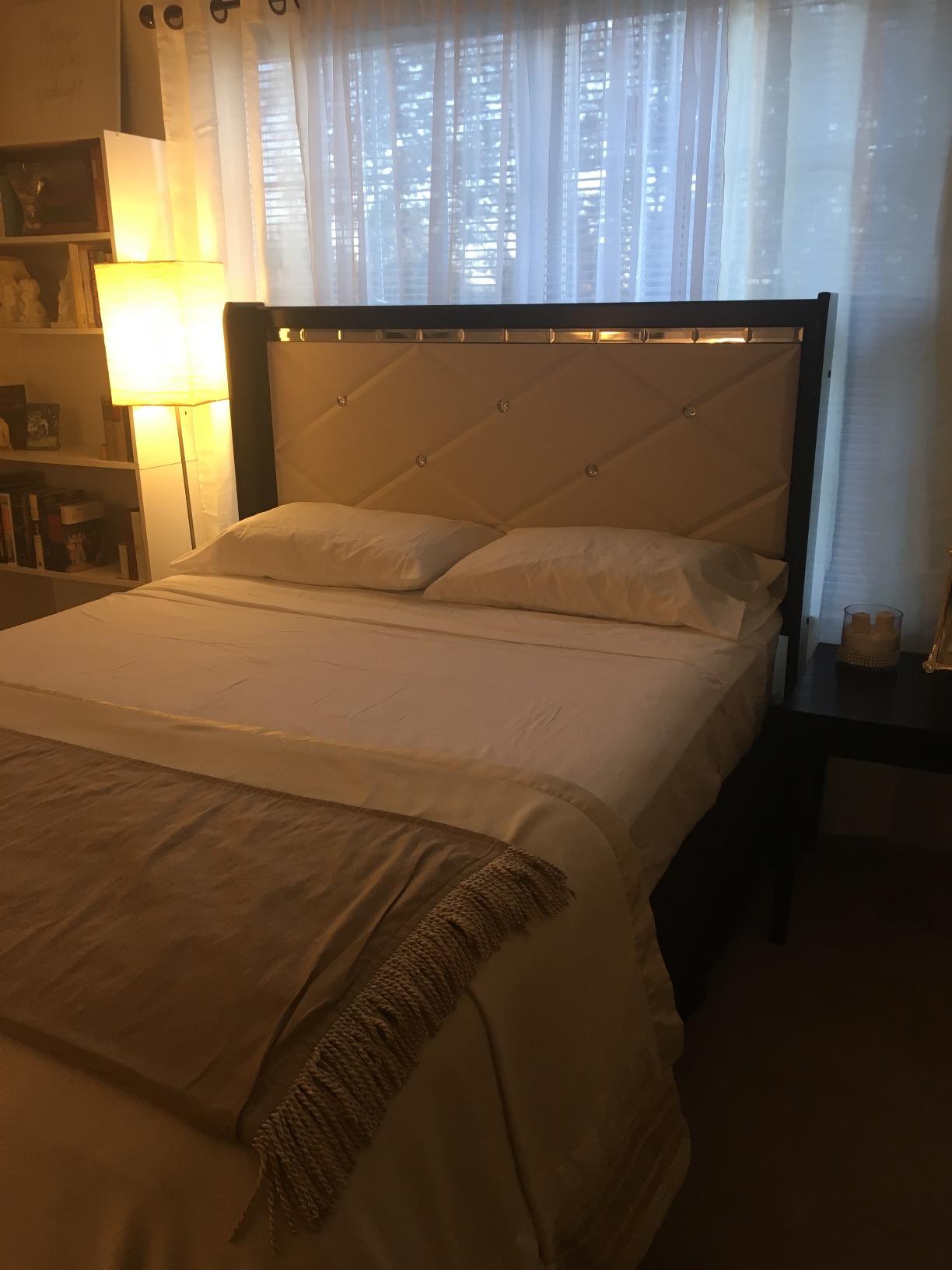HC Collection Bed Sheets Set, HOTEL LUXURY Platinum Collection 1800 Series Bedding Set, Deep Pockets, Wrinkle & Fade Resistant, Hypoallergenic Sheet & Pillow Case Set (Queen, White) customer photo 1