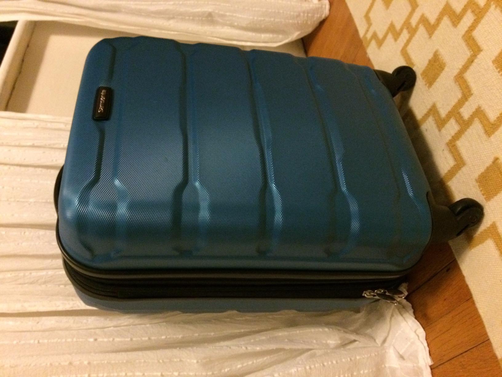 Samsonite Omni PC Hardside Expandable Luggage with Spinner Wheels, Black, Checked-Medium 24-Inch customer photo 1