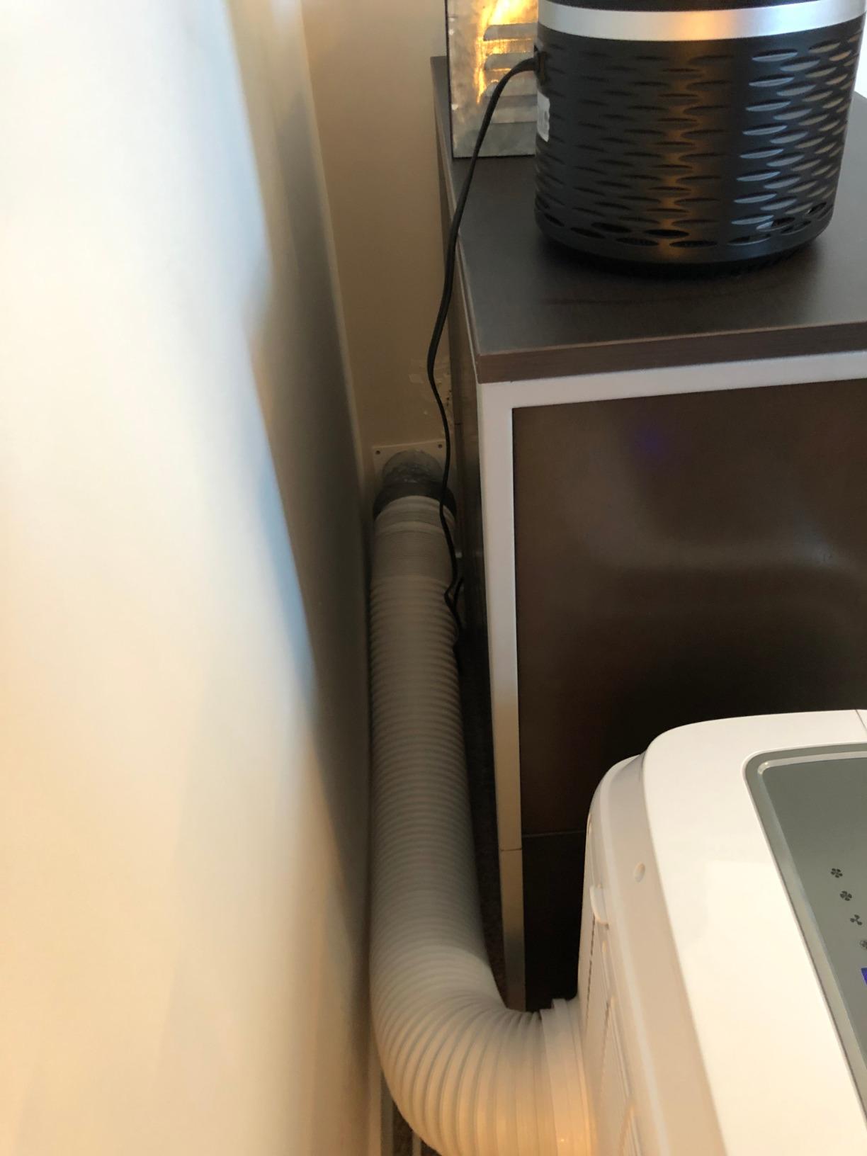 BLACK+DECKER Portable Air Conditioner,14,000 BTU Cooling, 12,000 BTU Heating for Rooms up to 700 Sq. Ft., Smart AC Unit with Follow Me Remote, BPACT14HWT, White customer photo 2