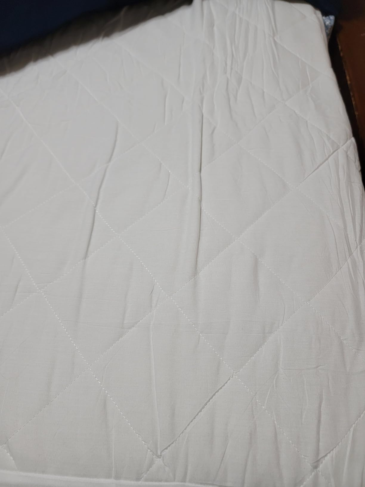 Amazon Basics Hypoallergenic Quilted Plush and Breathable Mattress Topper Pad, 18 Inches Deep, Padded, Washable, Queen, White customer photo 1