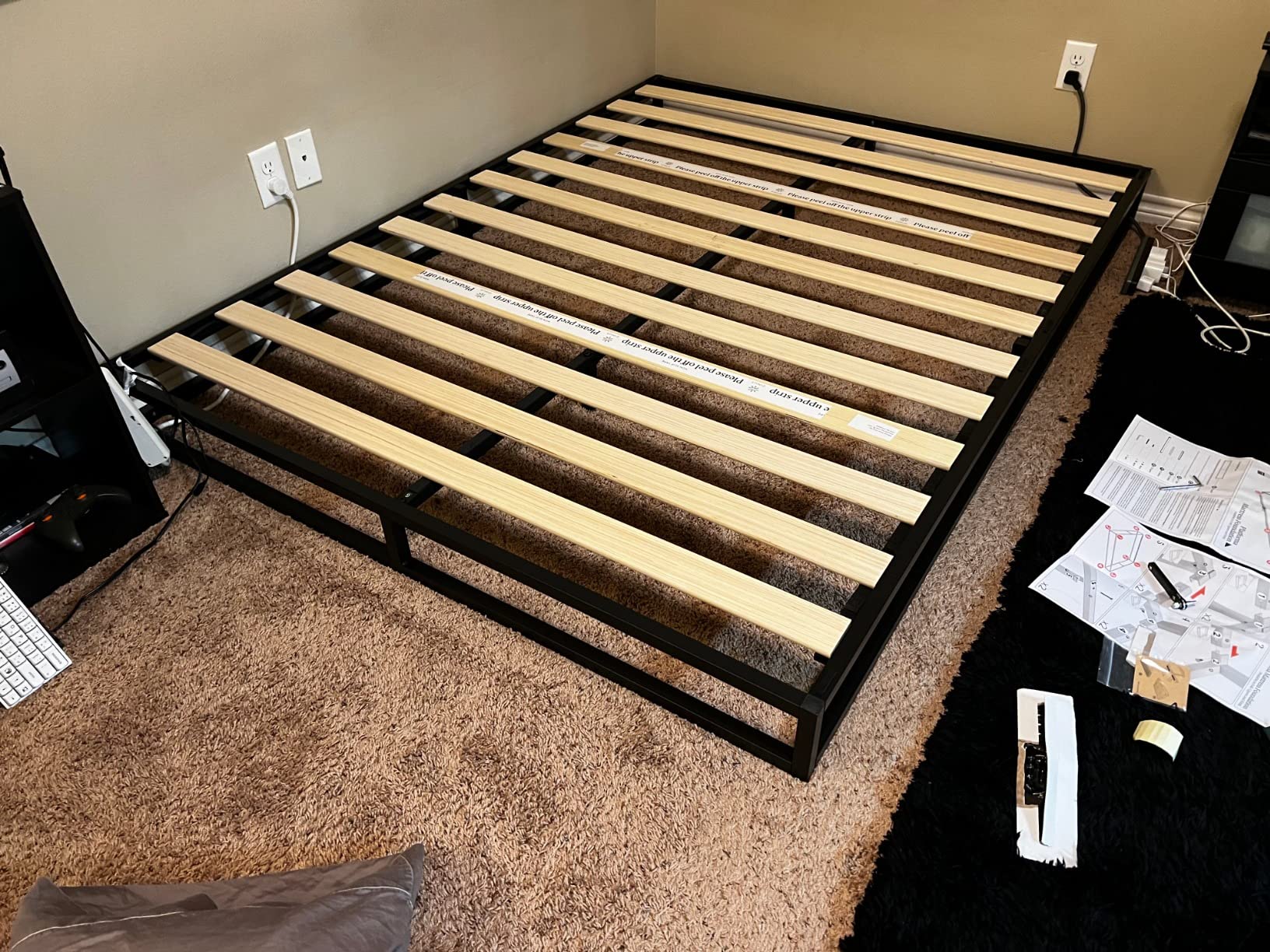 Joseph 10 Inch Metal Platforma Bed Frame / Mattress Foundation / Wood Slat Support / No Box Spring Needed / Sturdy Steel Structure, Queen, Black customer photo 1
