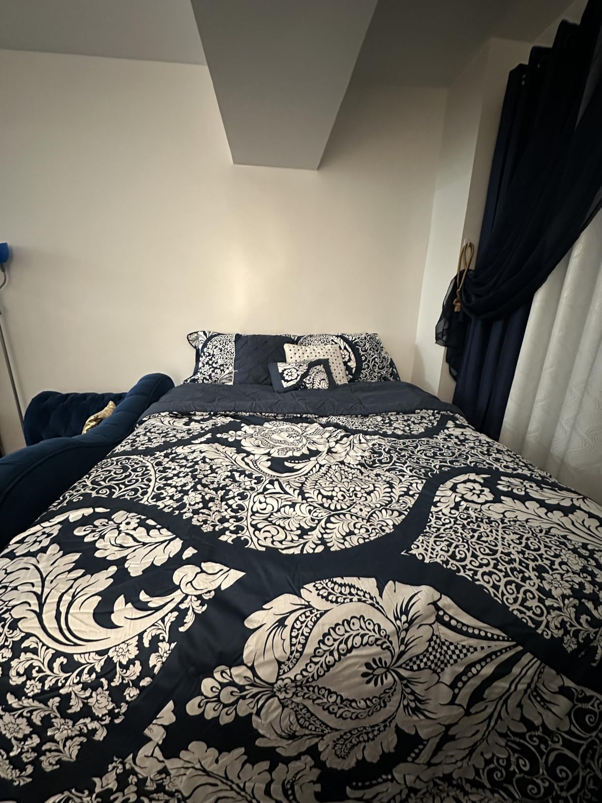 Madison Park Vienna Sateen Cotton Comforter Set, Breathable, Soft Cover, Trendy, All Season Down Alternative Cozy Bedding with Matching Shams, King, Indigo 7 Piece customer photo 1