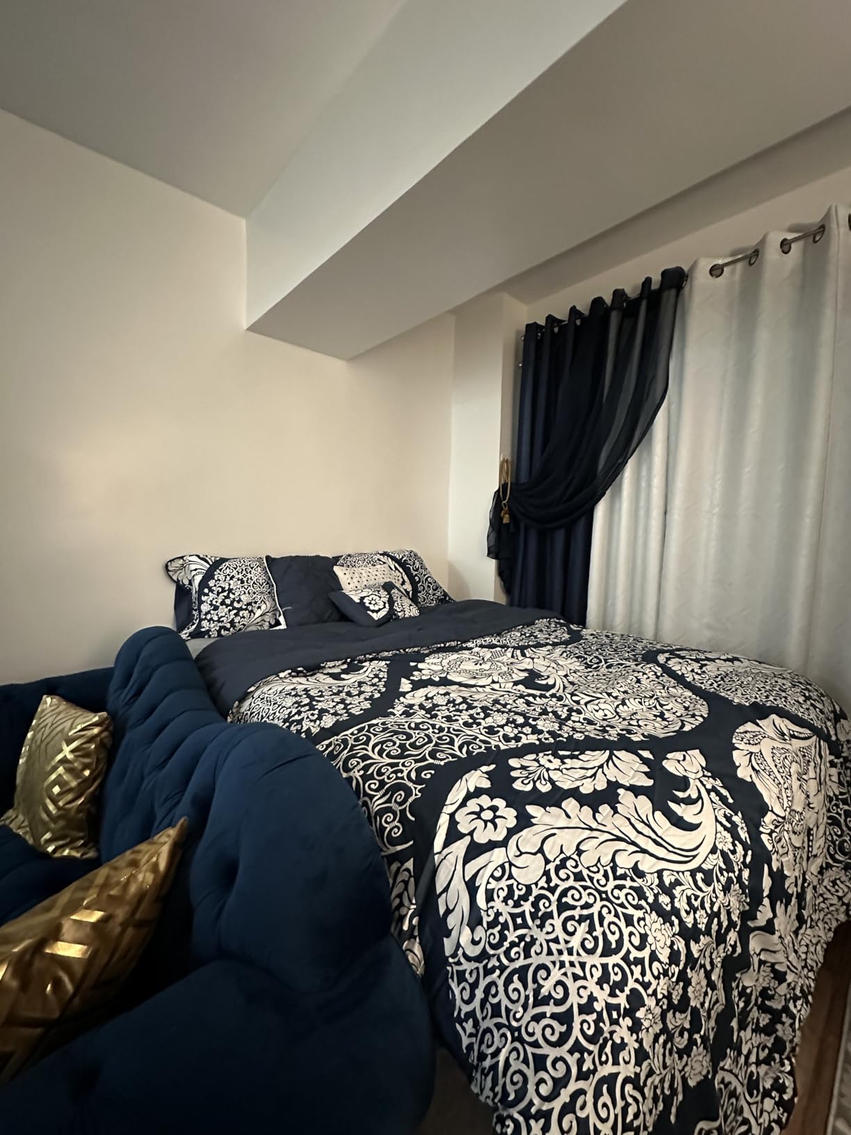 Madison Park Vienna Sateen Cotton Comforter Set, Breathable, Soft Cover, Trendy, All Season Down Alternative Cozy Bedding with Matching Shams, King, Indigo 7 Piece customer photo 2