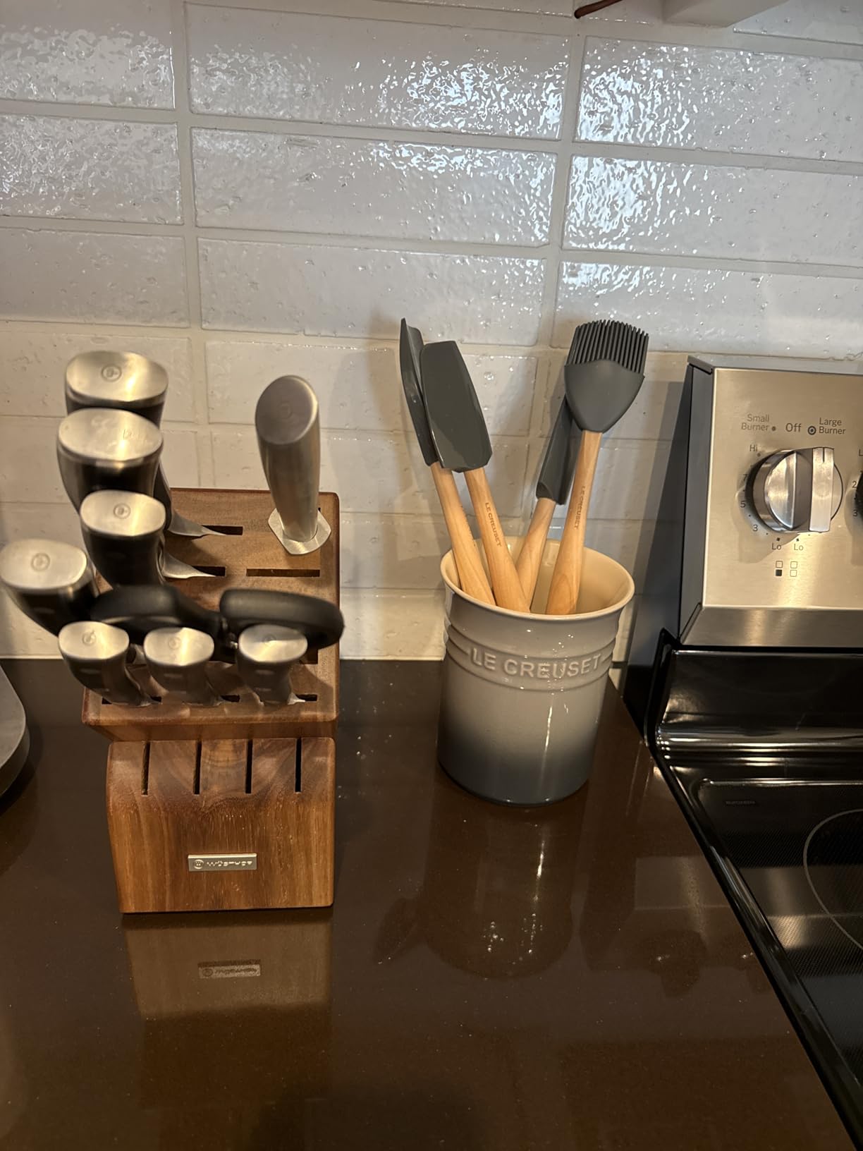Le Creuset Silicone Craft Series Utensil Set with Stoneware Crock, 5 pc., Oyster customer photo 1