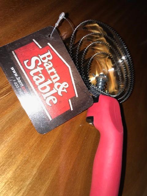 Stainless Steel Fish Scaler - Heavy Duty Scale Remover with 4 Spring Steel Rings, Manual Seafood Cleaning Tool for Kitchen, Fishing & Seafood Preparation customer photo 1