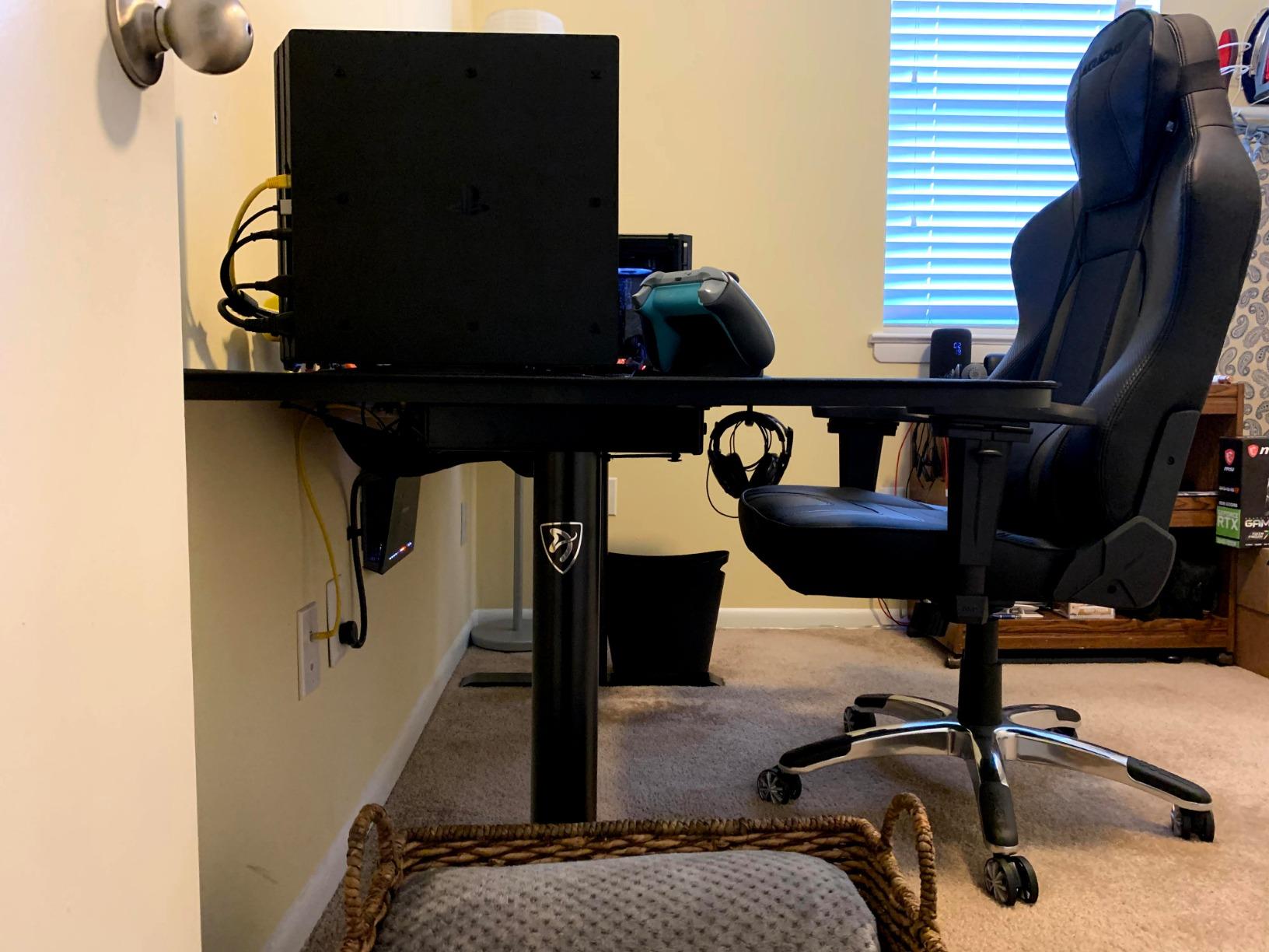 Arozzi Arena Large Gamer Desk - 63x32