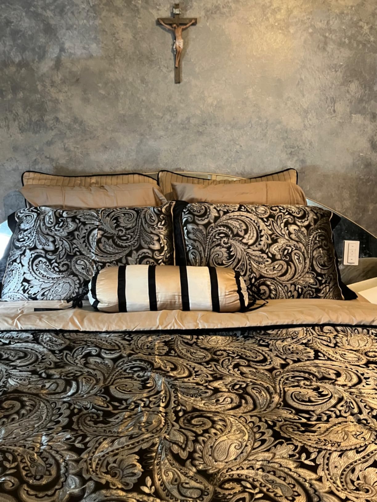 Madison Park Aubrey Cozy Comforter Set, Faux Silk Jacquard Paisley Design - All Season Down Alternative Bedding with Cotton Bed Sheets, Bed Skirt & Toss Pillows, Queen Navy 12 Piece customer photo 2