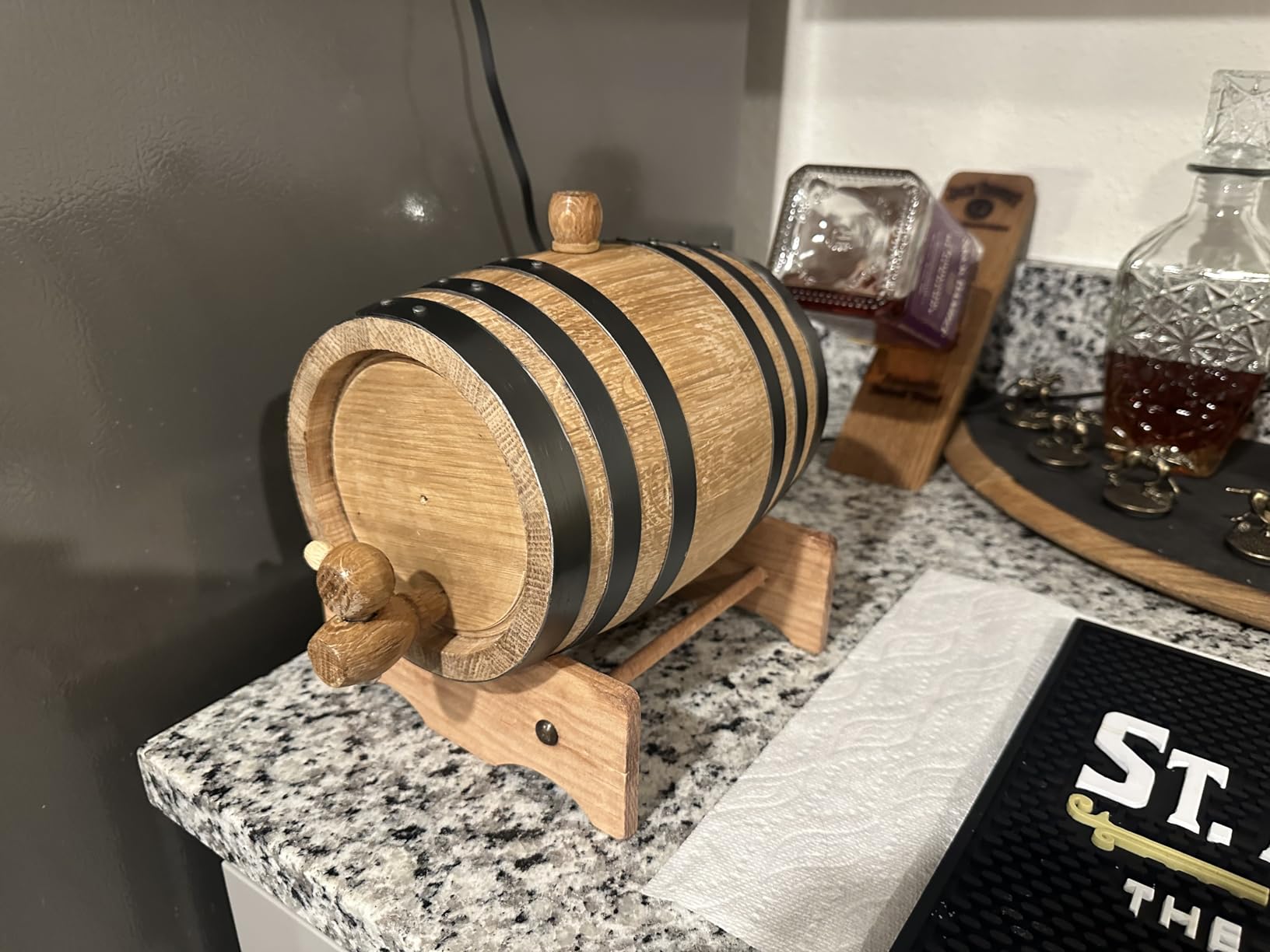 Red Head Barrels - 2 L Premium Distillery-Grade Oak Barrels for Aging Whiskey, Rum, and More, American Charred Oak Barrel with 12-Page Cocktail Recipe Booklet customer photo 1
