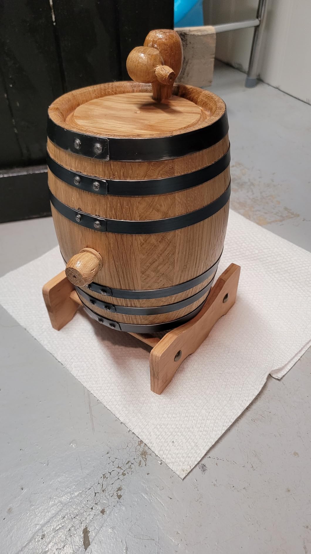 Red Head Barrels - 2 L Premium Distillery-Grade Oak Barrels for Aging Whiskey, Rum, and More, American Charred Oak Barrel with 12-Page Cocktail Recipe Booklet customer photo 2