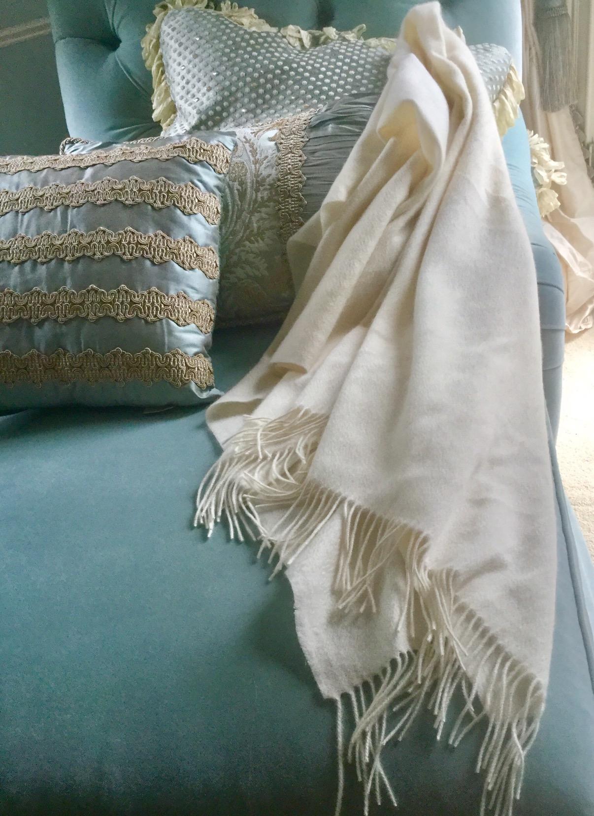 CUDDLE DREAMS Premium Cashmere Throw Blanket with Fringe, Luxuriously Soft (Ivory) customer photo 1