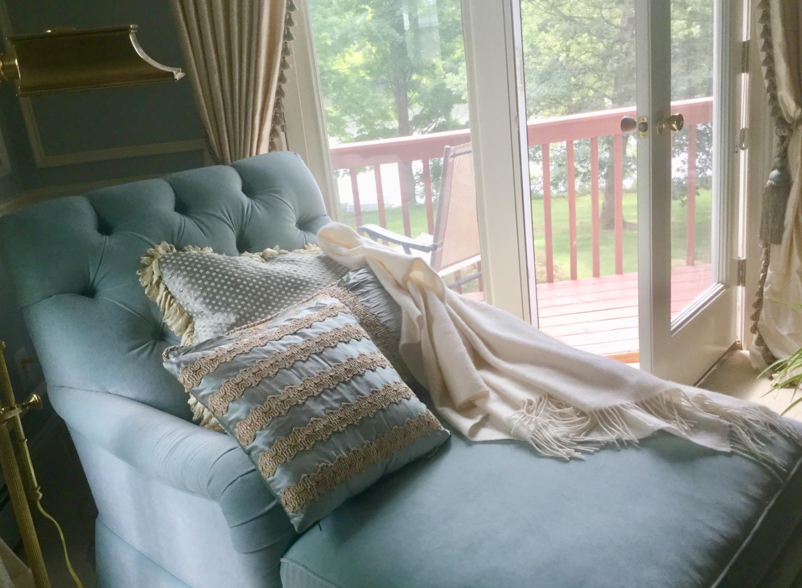 CUDDLE DREAMS Premium Cashmere Throw Blanket with Fringe, Luxuriously Soft (Ivory) customer photo 2