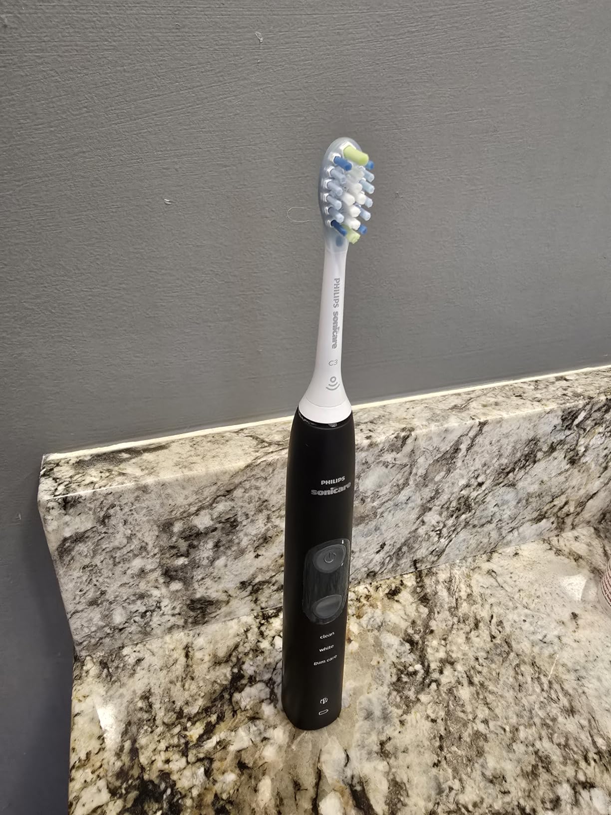 ProtectiveClean 5100 Rechargeable Electric Toothbrush, with Pressure Sensor, 3 Cleaning Modes, SmarTimer and QuadPacer, 14-Day Battery Life, Travel Case, Black, Model HX6850/60 customer photo 2
